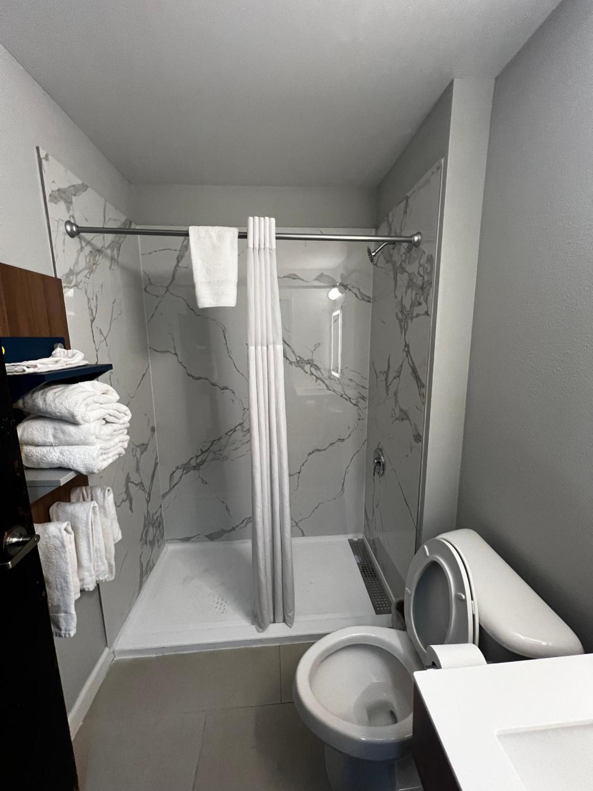 Microtel Inn by Wyndham Atlanta Airport photo 7