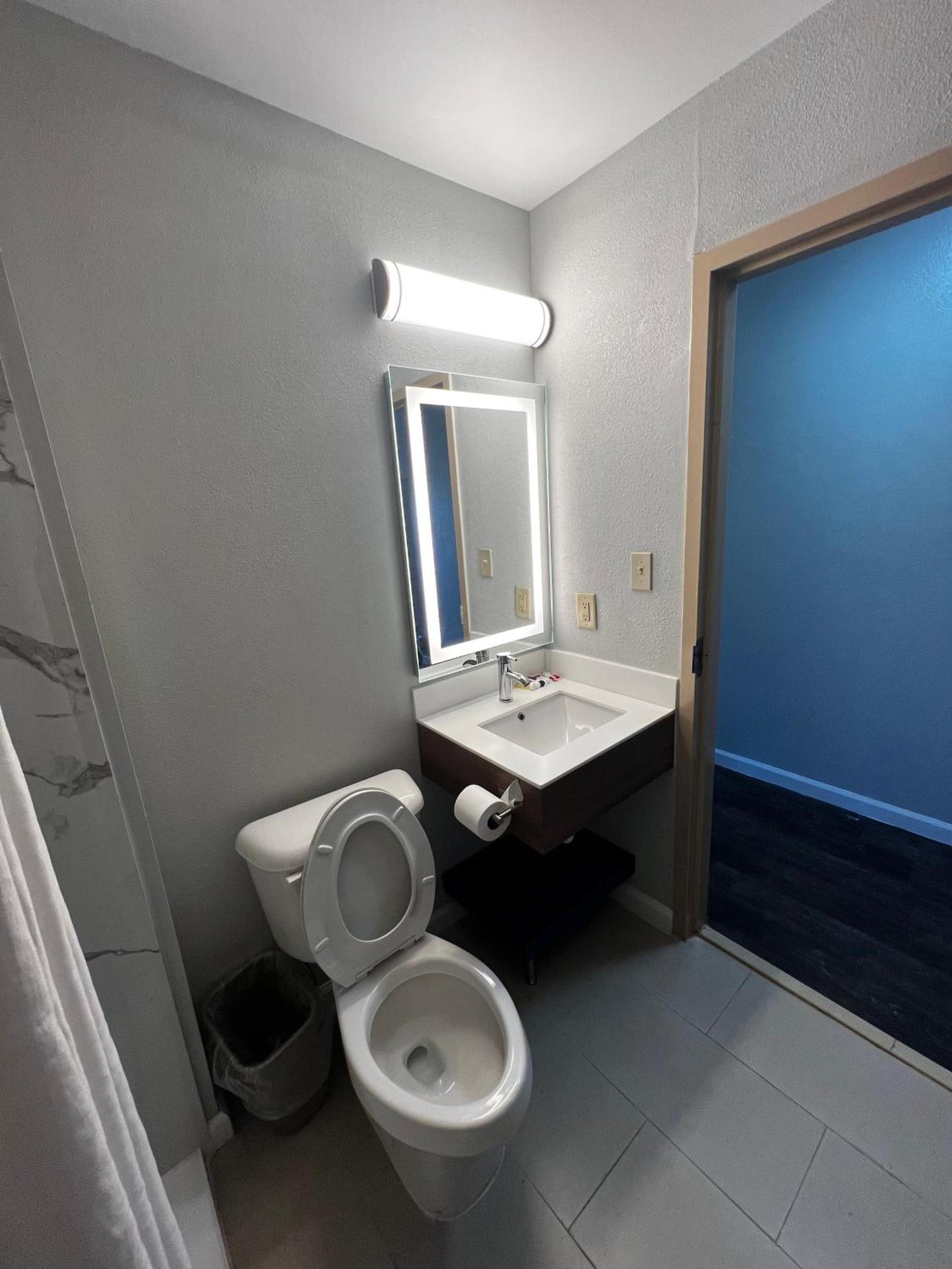 Microtel Inn by Wyndham Atlanta Airport photo 26