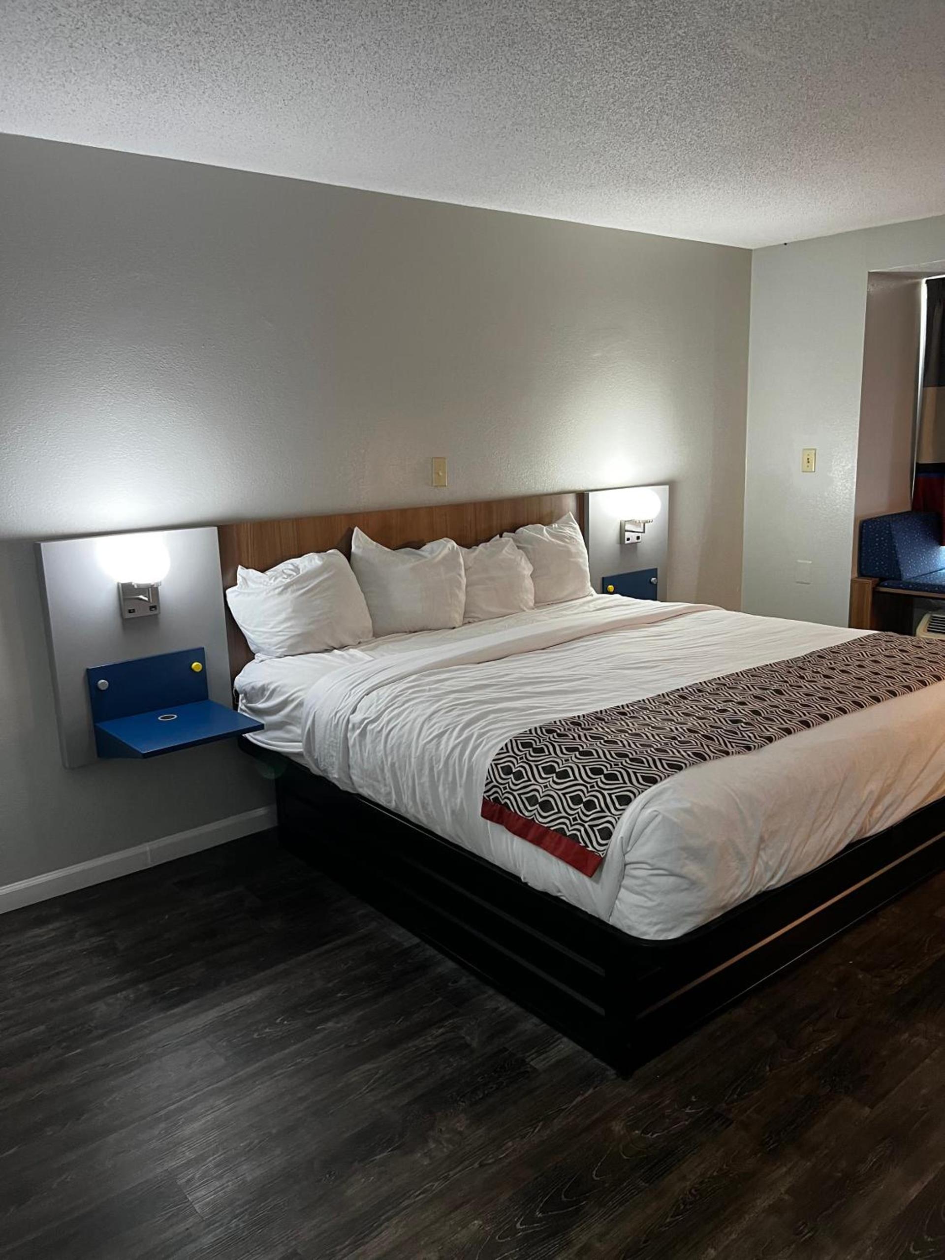 Microtel Inn by Wyndham Atlanta Airport photo 36
