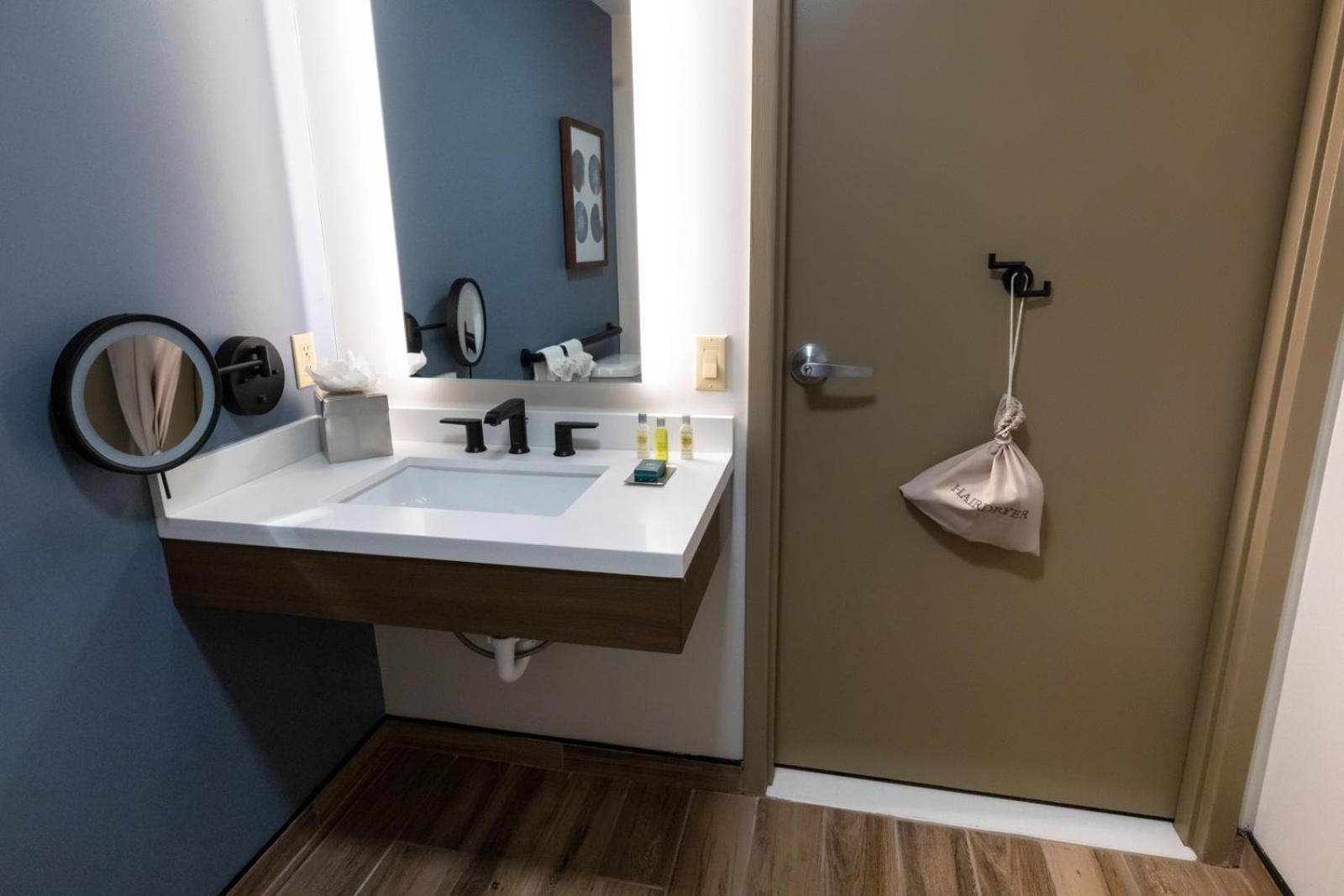 DoubleTree by Hilton Tinton Falls-Eatontown photo 88