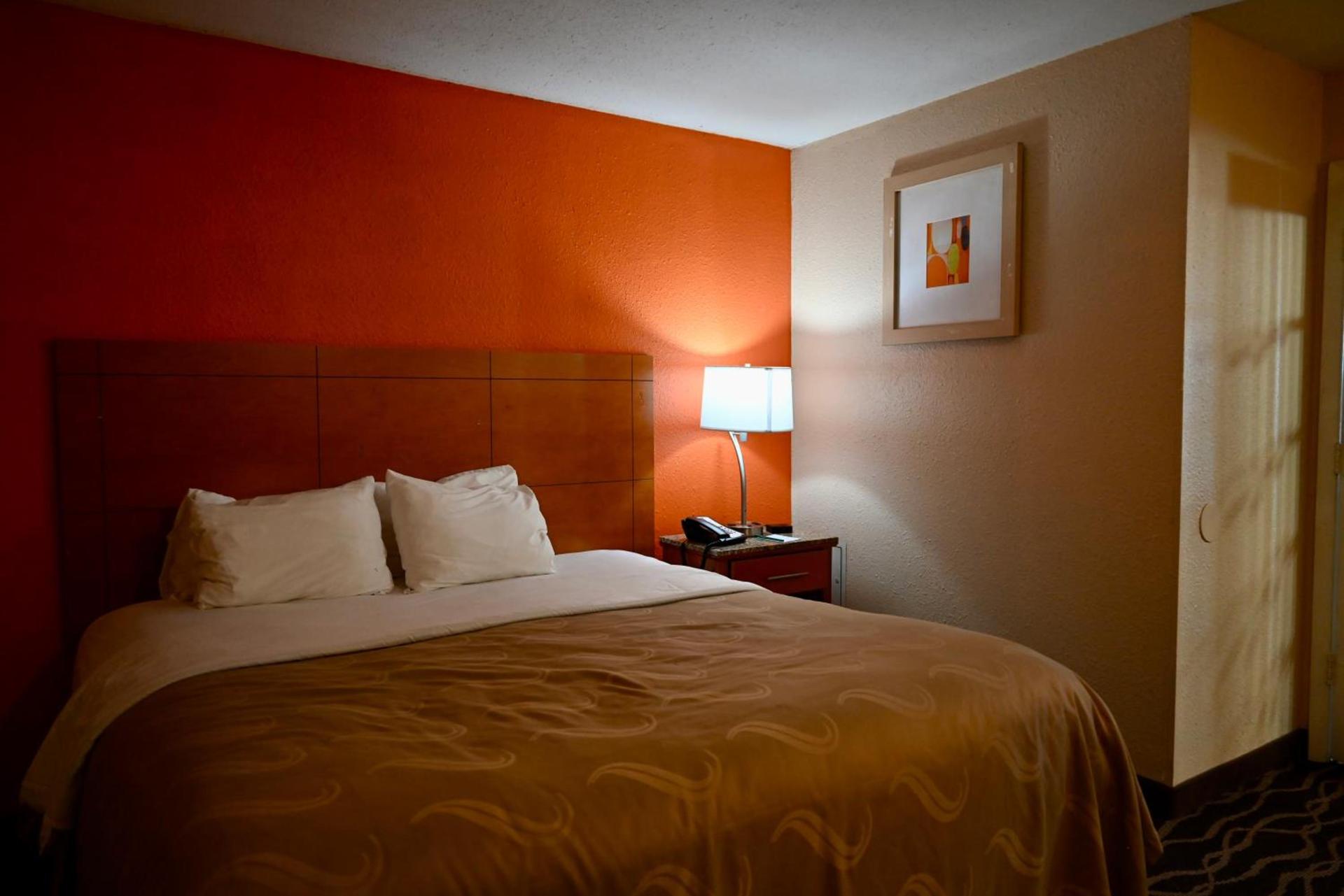 Quality Inn & Suites I-35 near Frost Bank Center photo 31