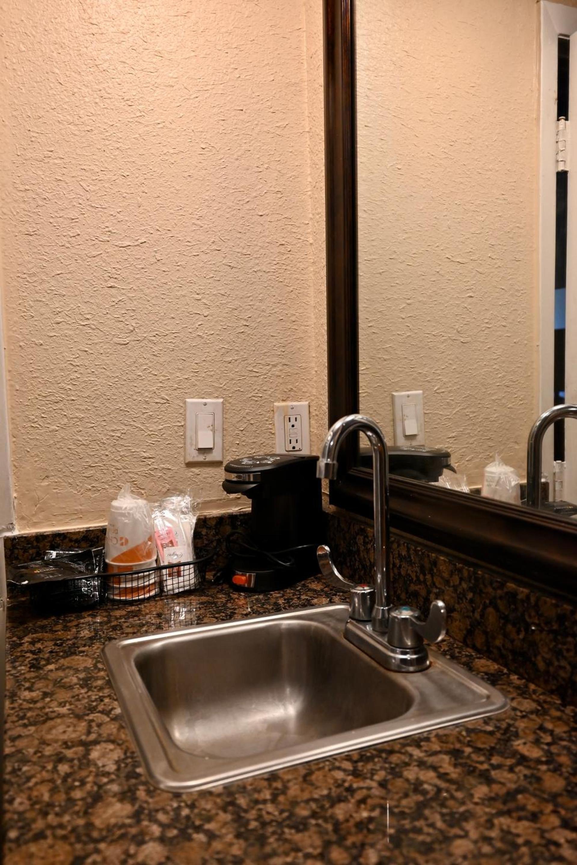 Quality Inn & Suites I-35 near Frost Bank Center photo 37