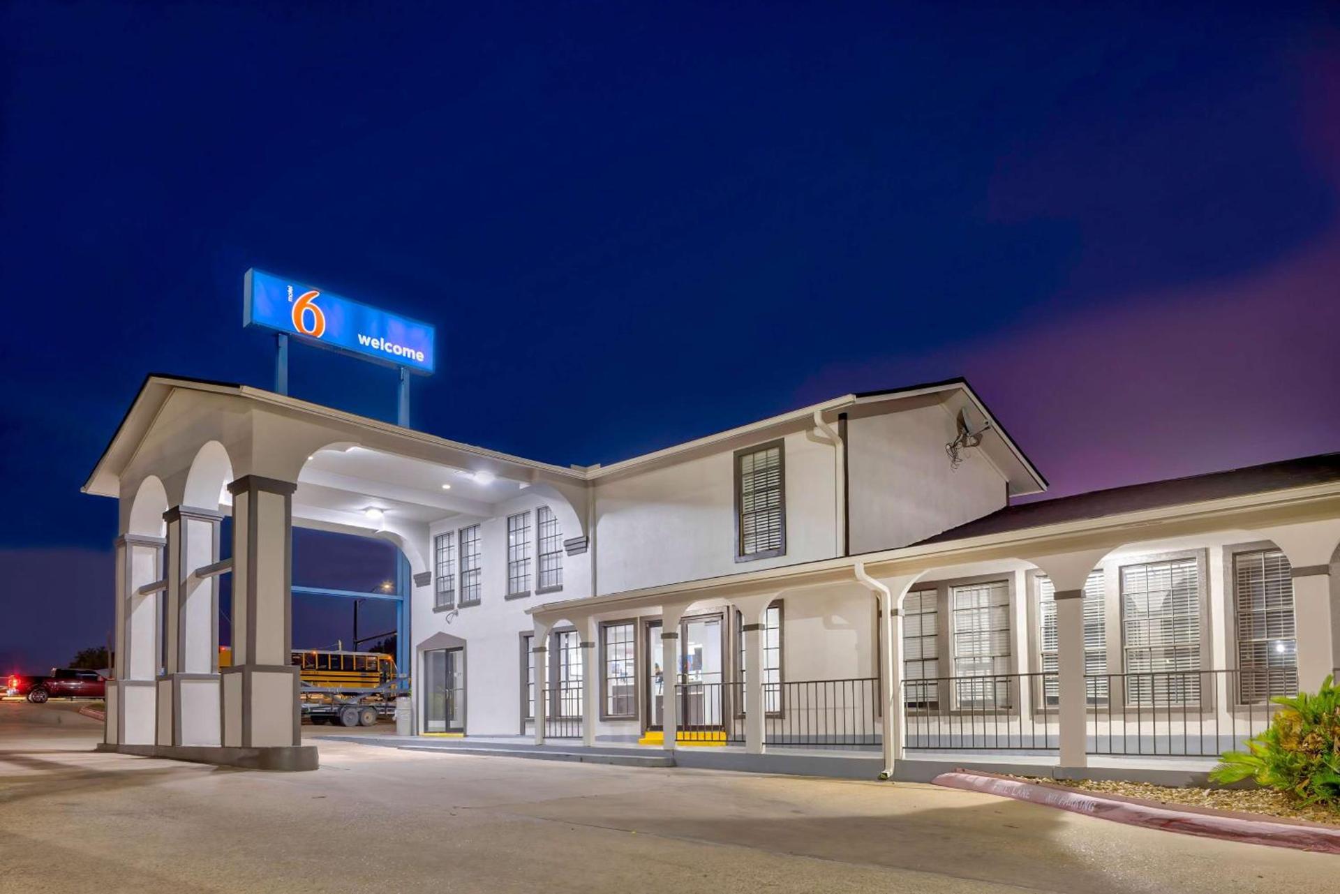 Motel 6-Bryan, TX - College Station photo 3