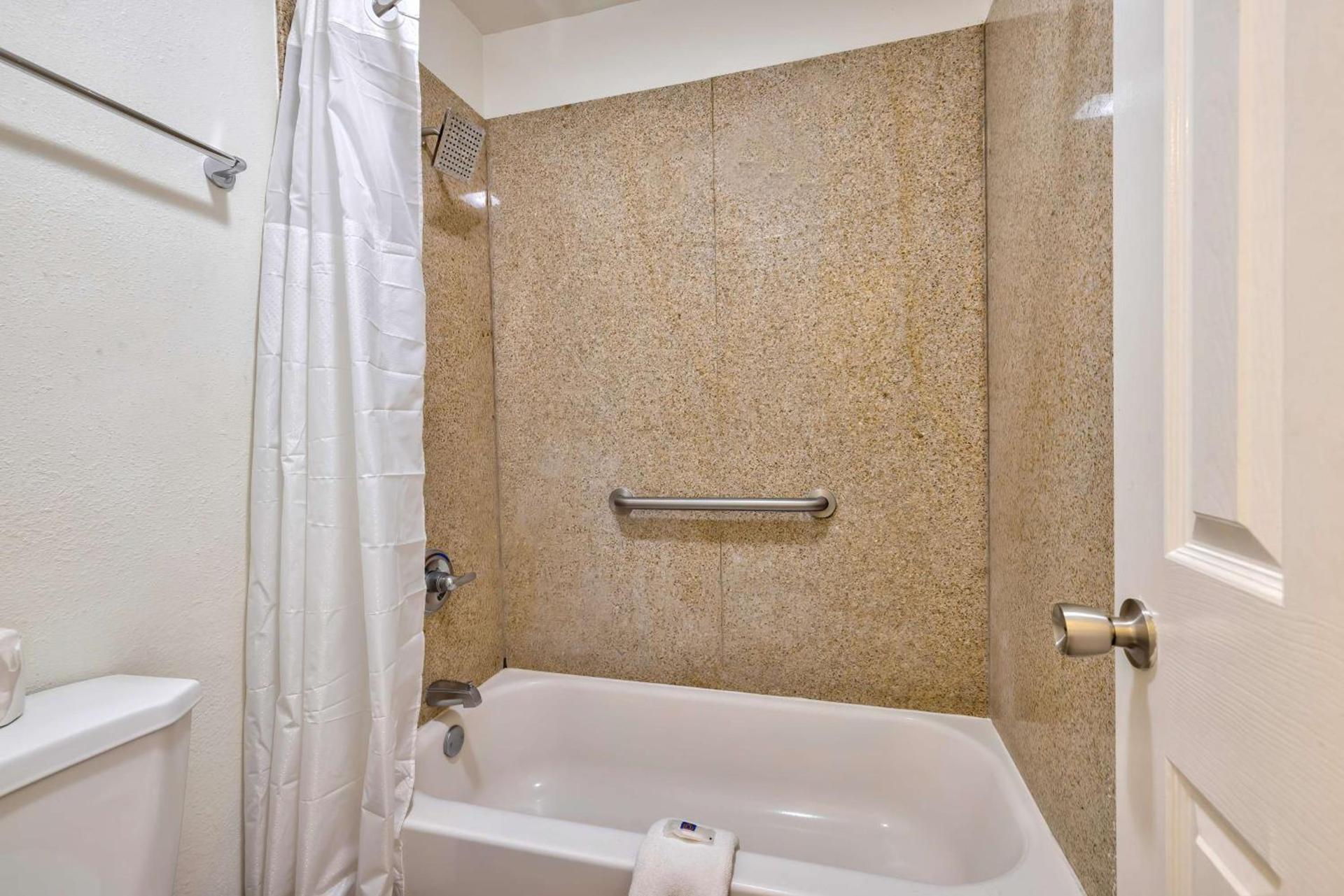 Motel 6-Bryan, TX - College Station photo 12