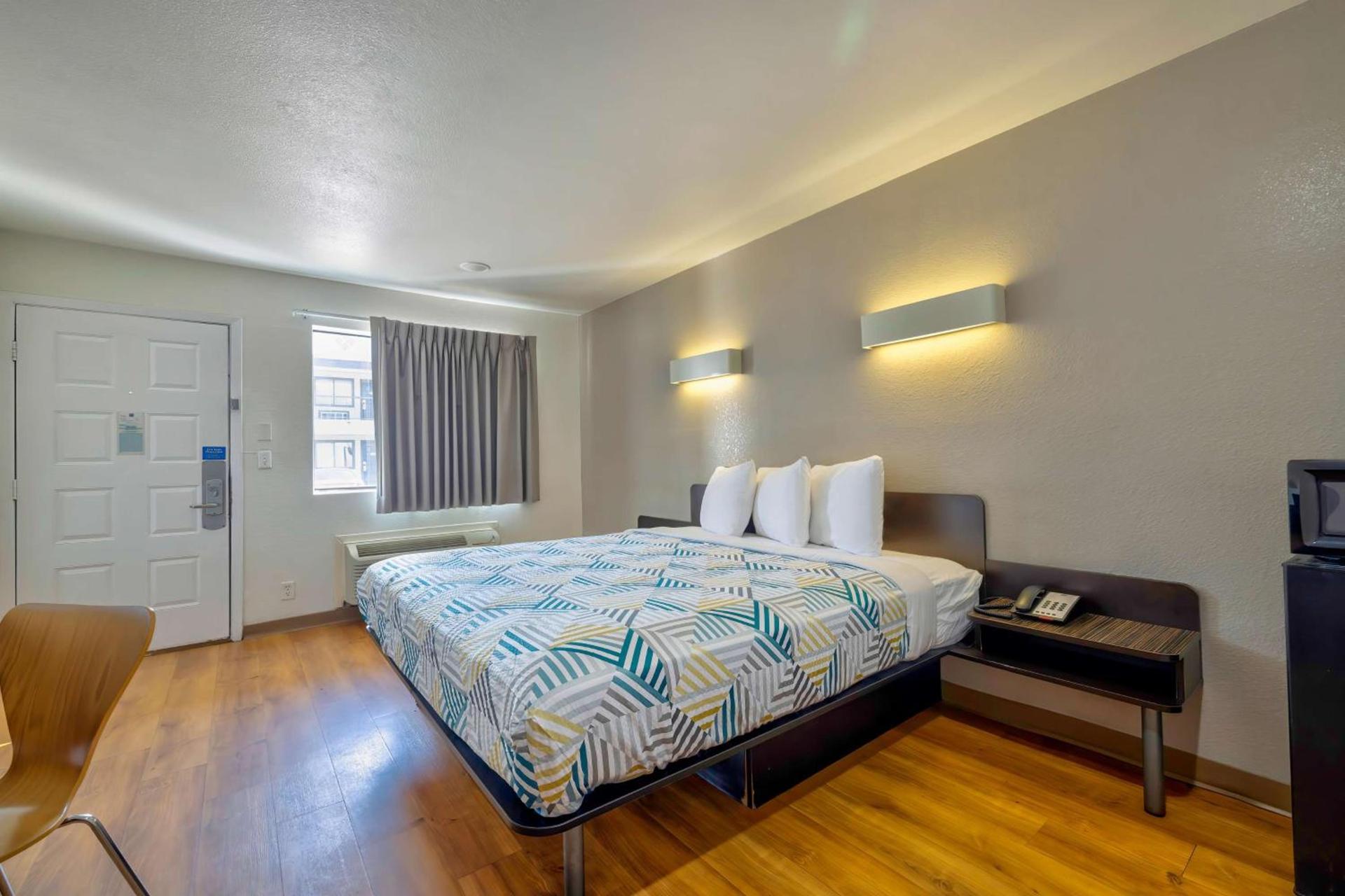 Motel 6-Bryan, TX - College Station photo 17