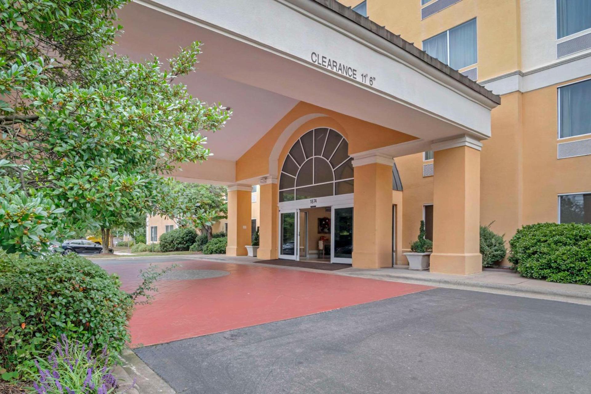 Comfort Suites Gastonia - Charlotte photo 42