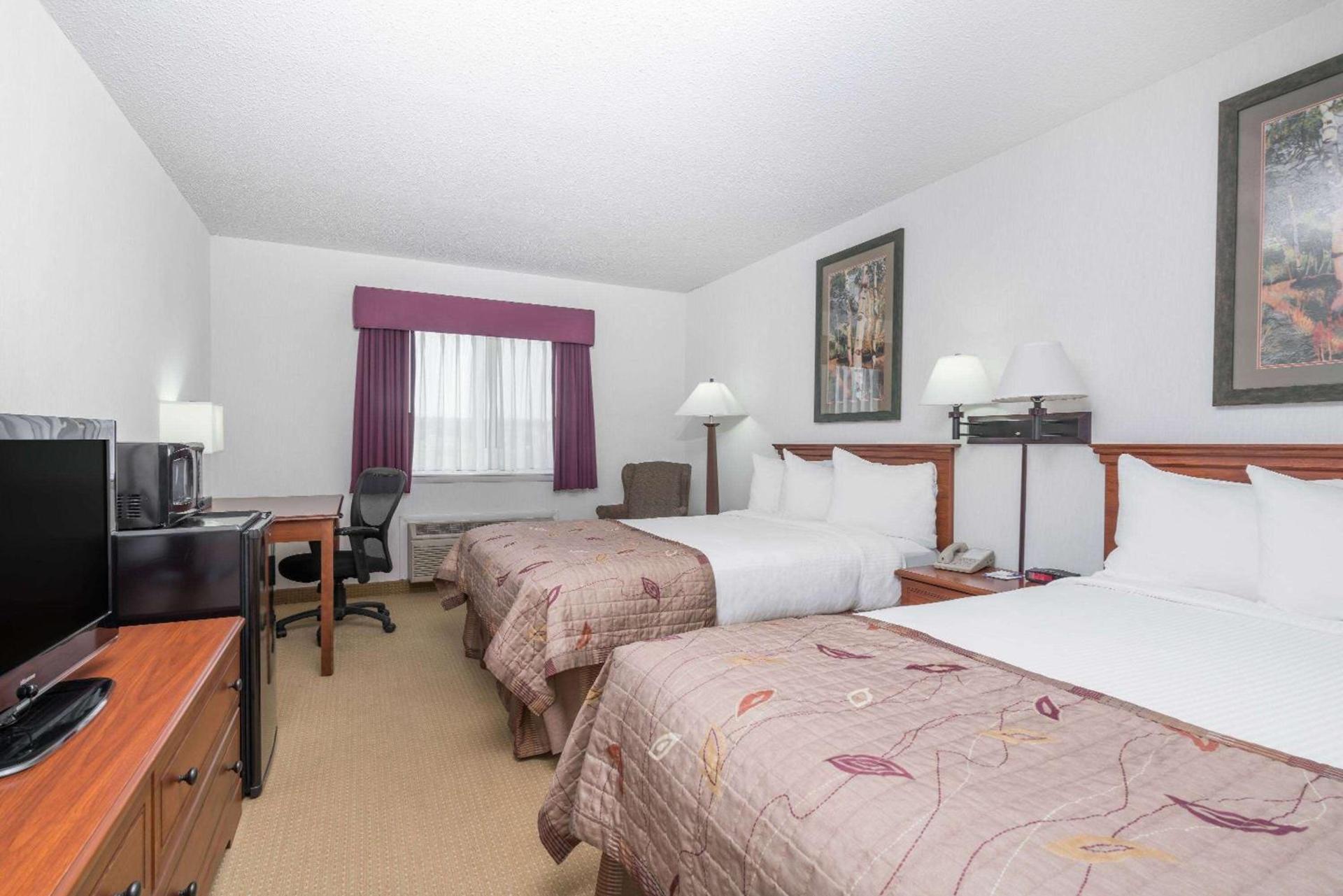 Baymont by Wyndham Marshfield photo 11