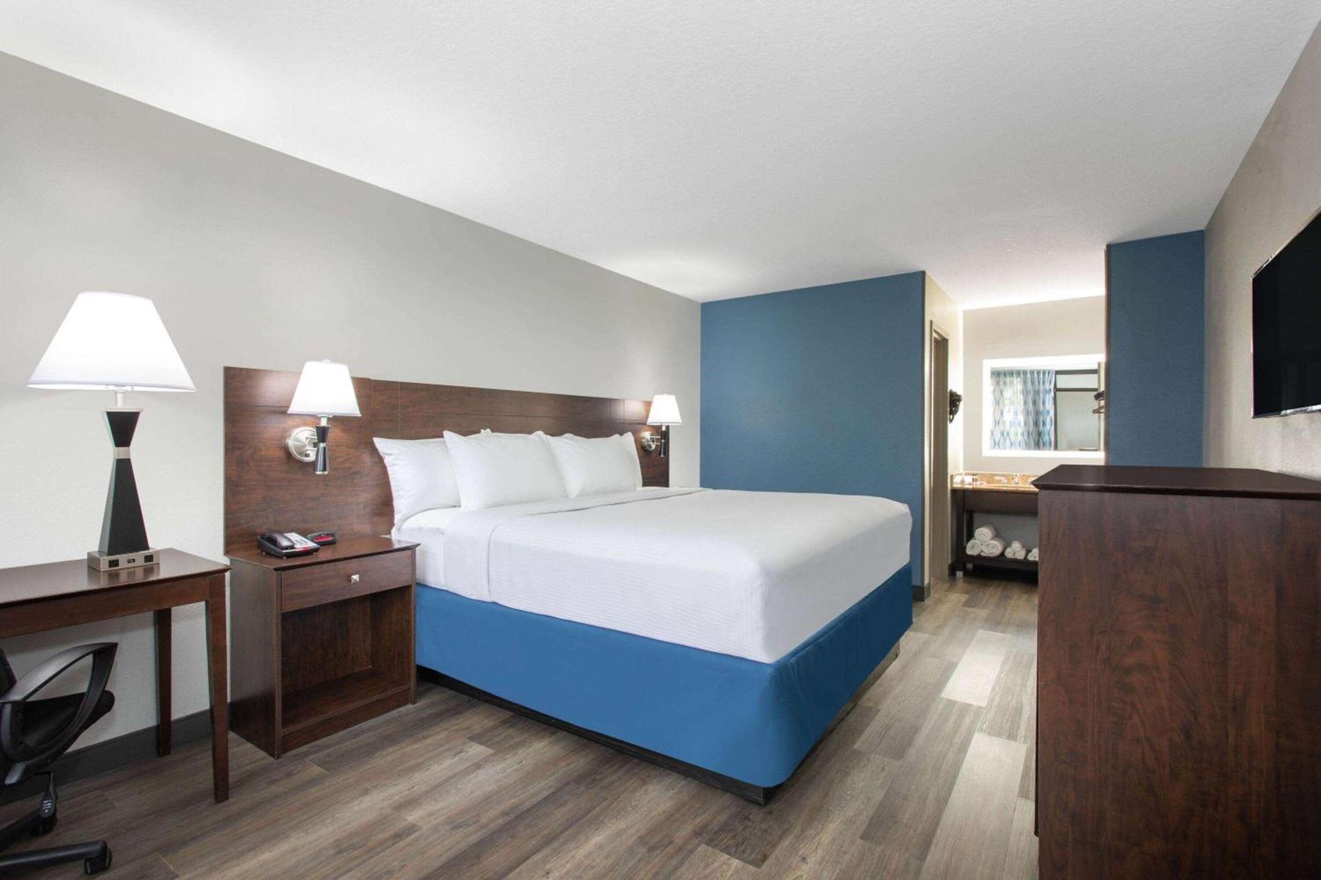 Days Inn by Wyndham Orlando Conv. Center/International Dr photo 24