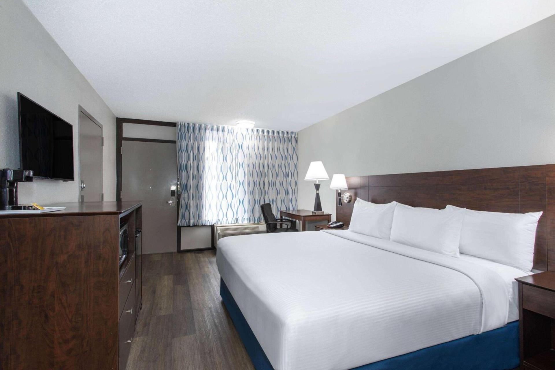 Days Inn by Wyndham Orlando Conv. Center/International Dr photo 26