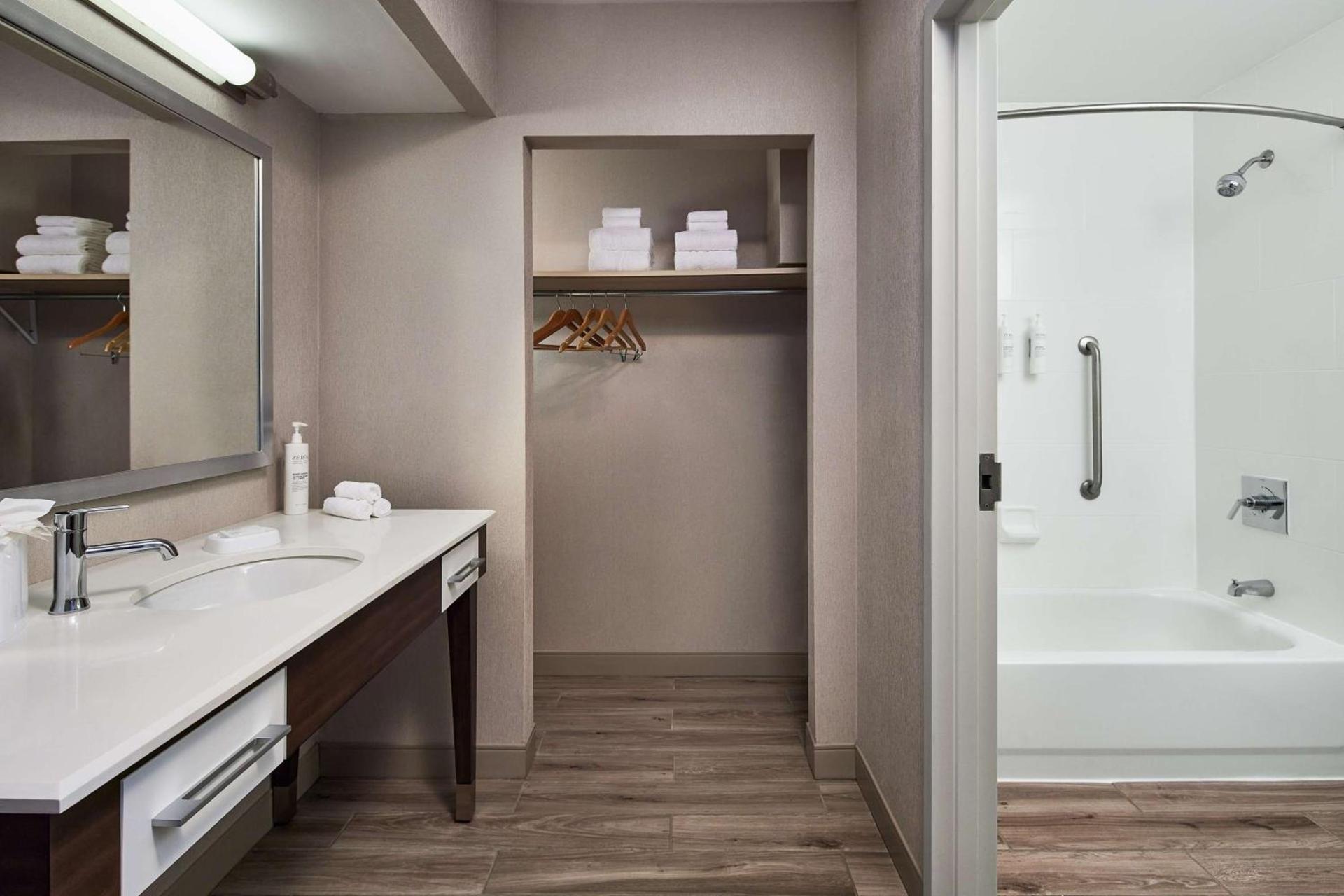 Hampton Inn Boston Logan Airport photo 16