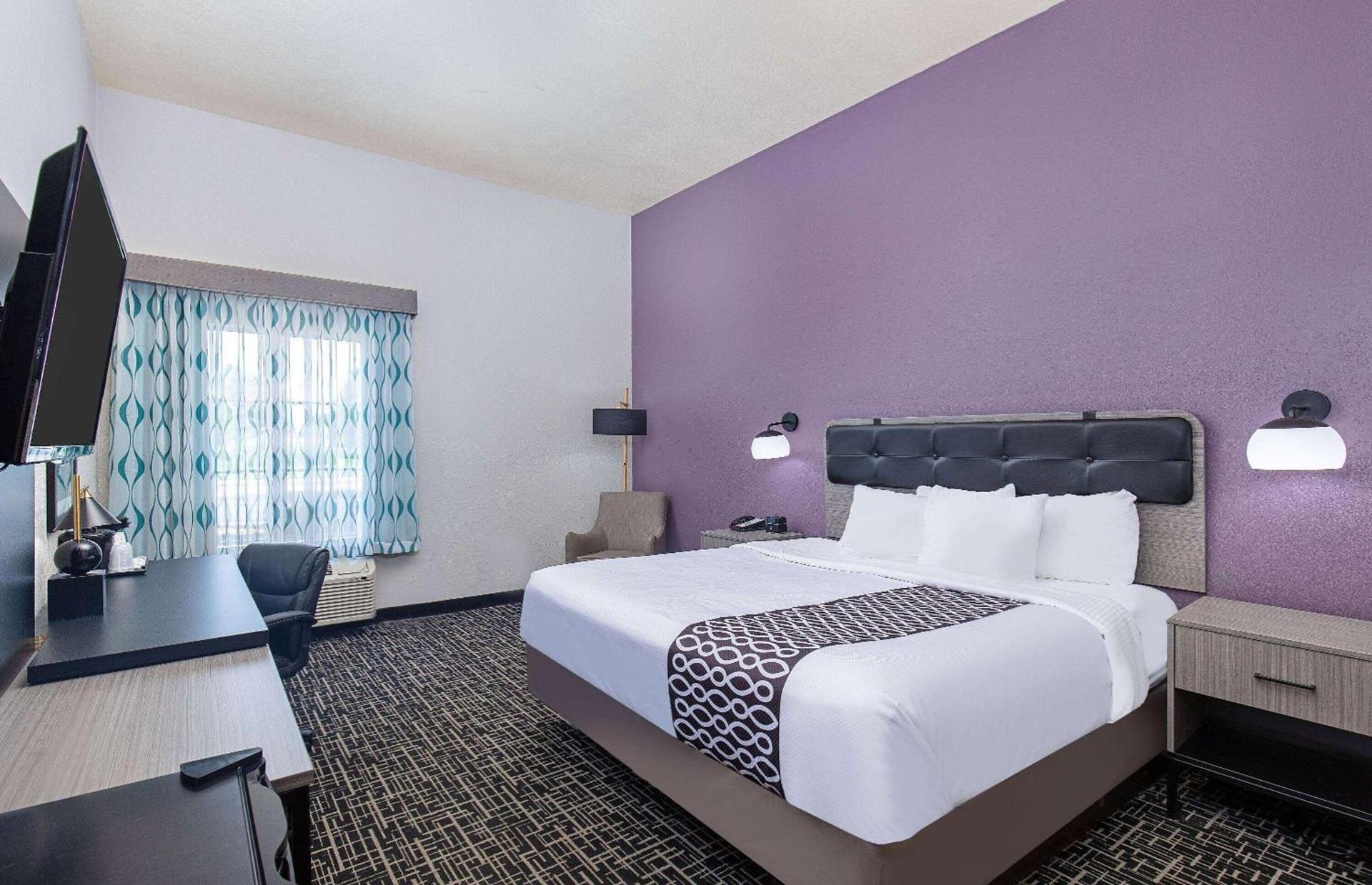 La Quinta by Wyndham Bowling Green photo 39
