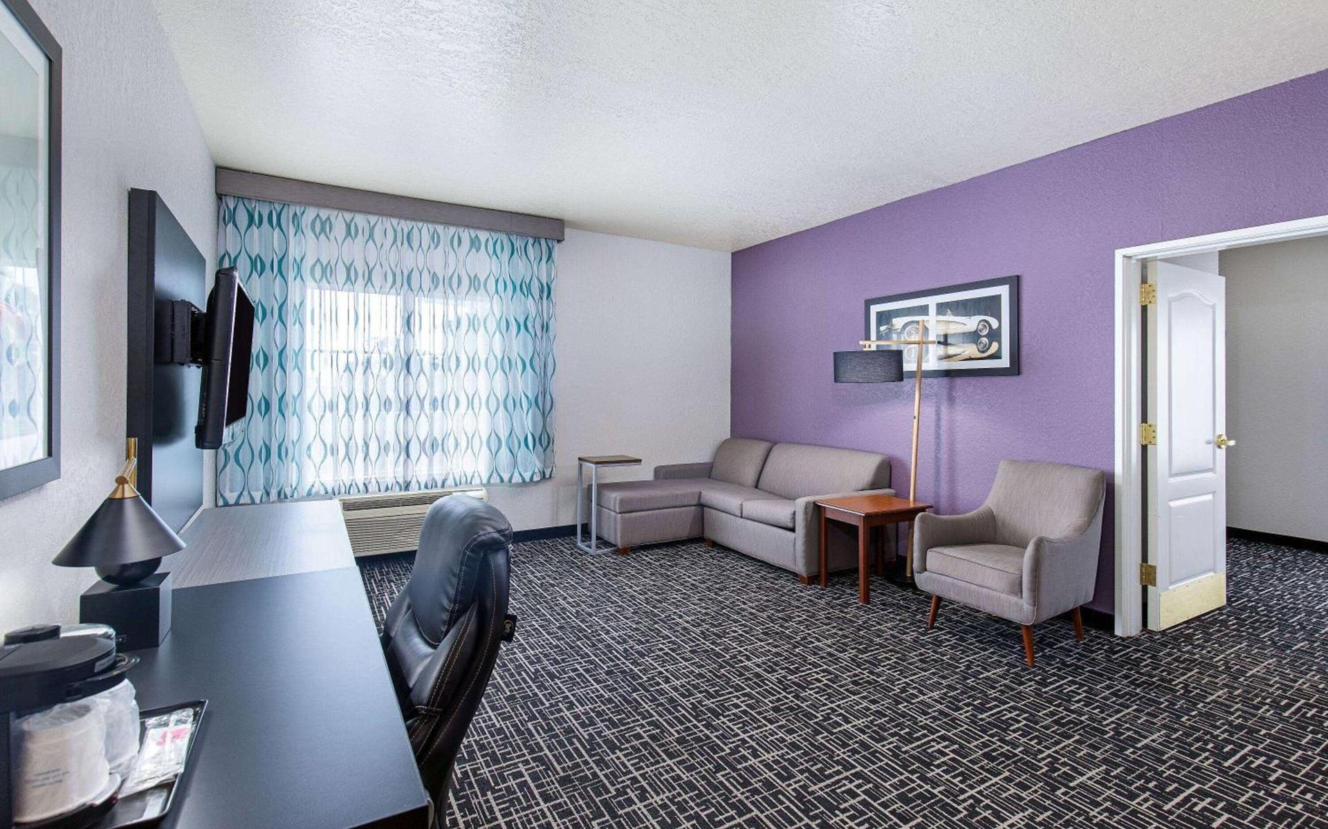 La Quinta by Wyndham Bowling Green photo 49