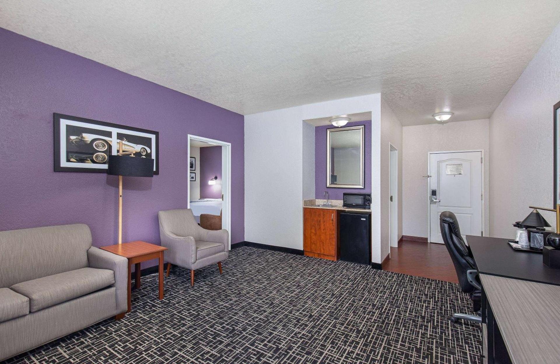 La Quinta by Wyndham Bowling Green photo 48