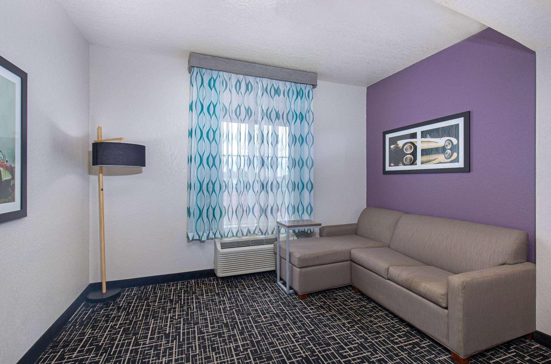 La Quinta by Wyndham Bowling Green photo 51