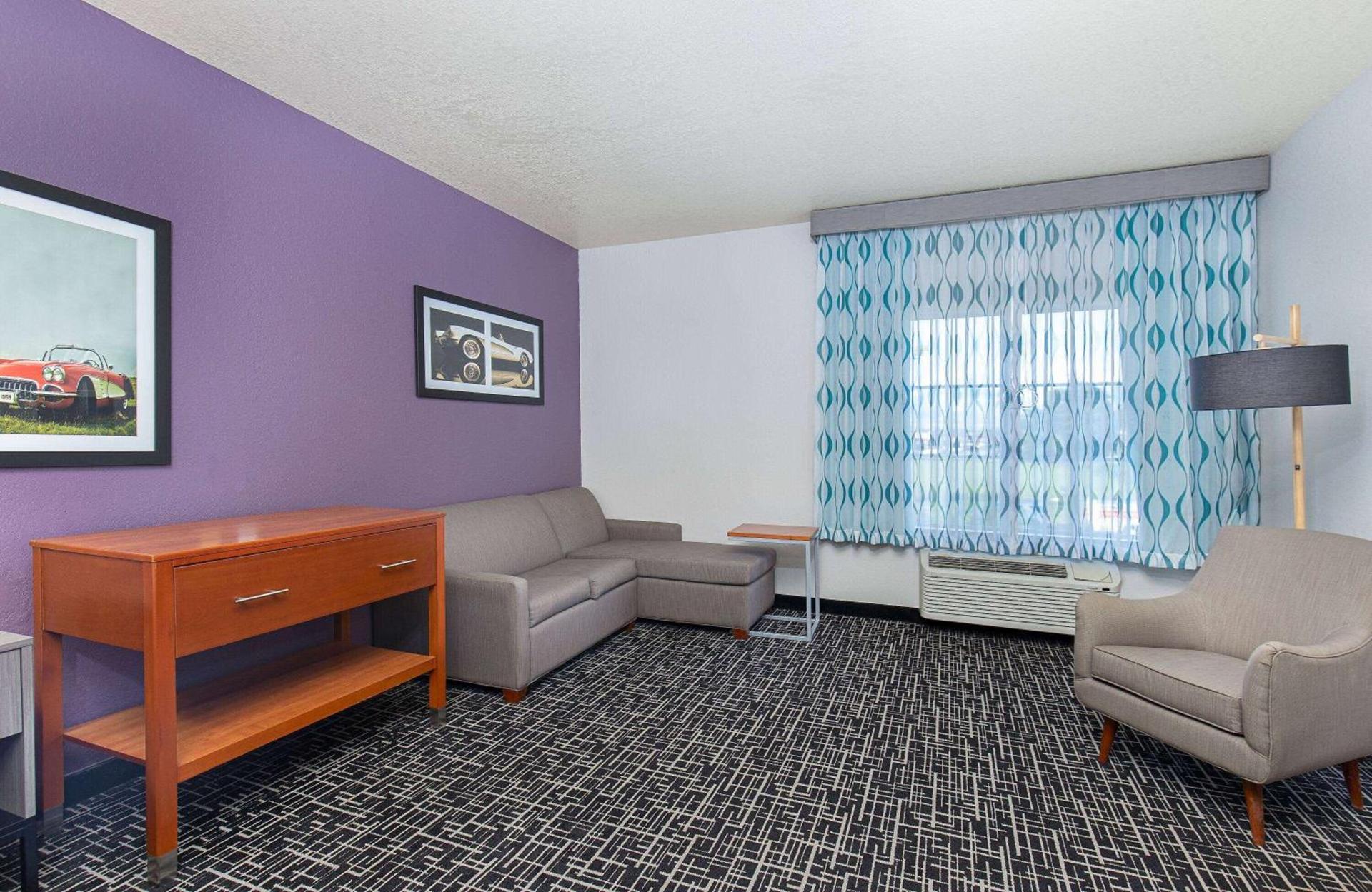 La Quinta by Wyndham Bowling Green photo 58