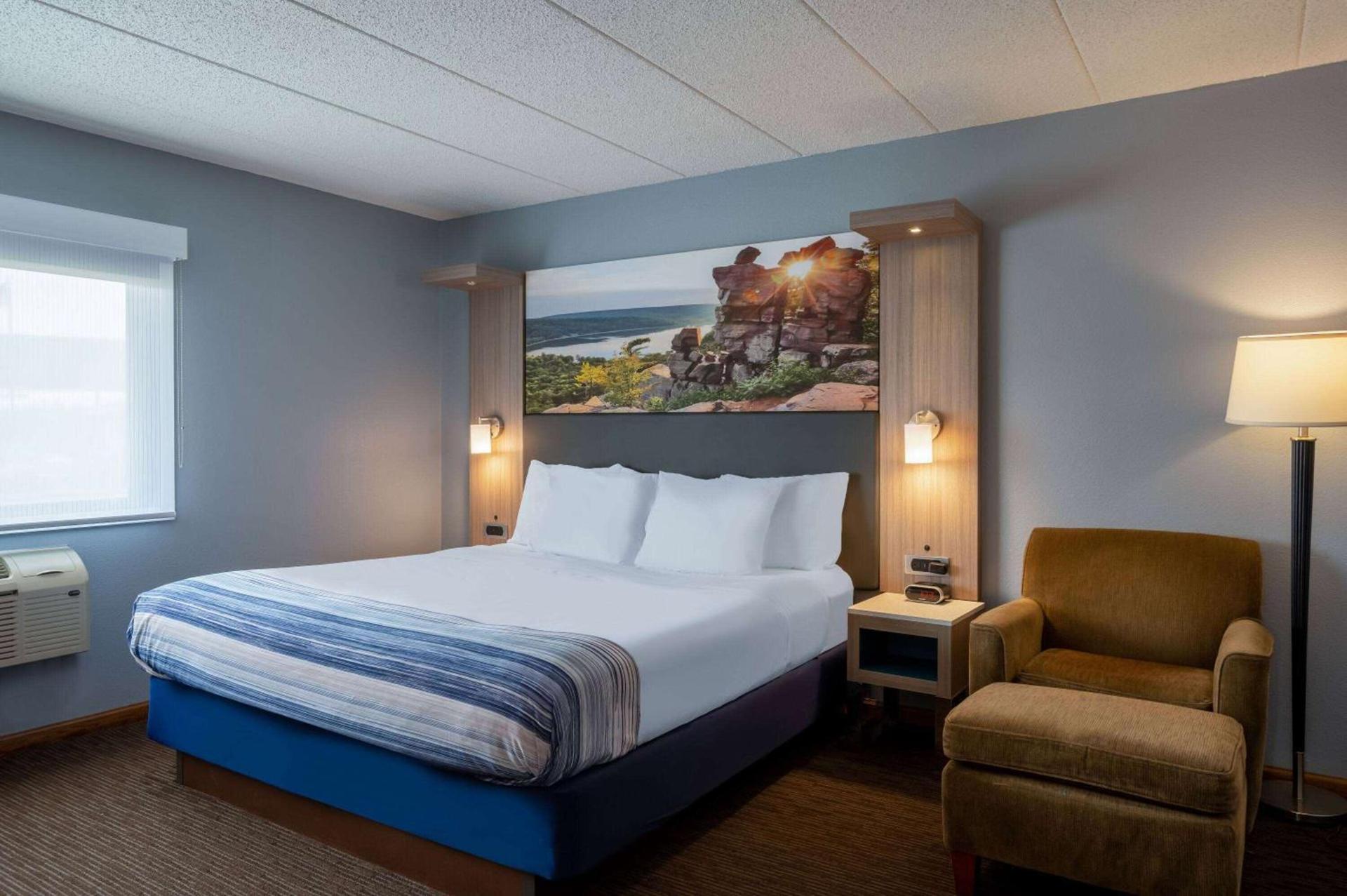 AmericInn by Wyndham Eau Claire photo 13