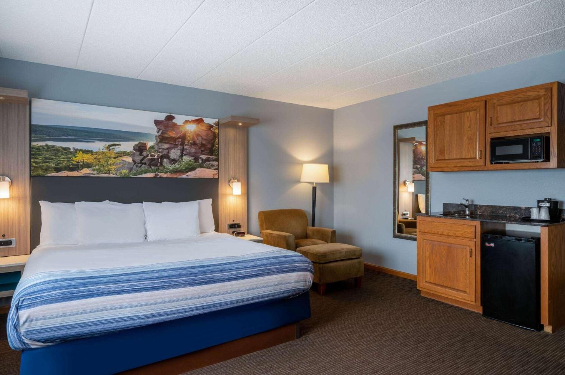 AmericInn by Wyndham Eau Claire photo 14