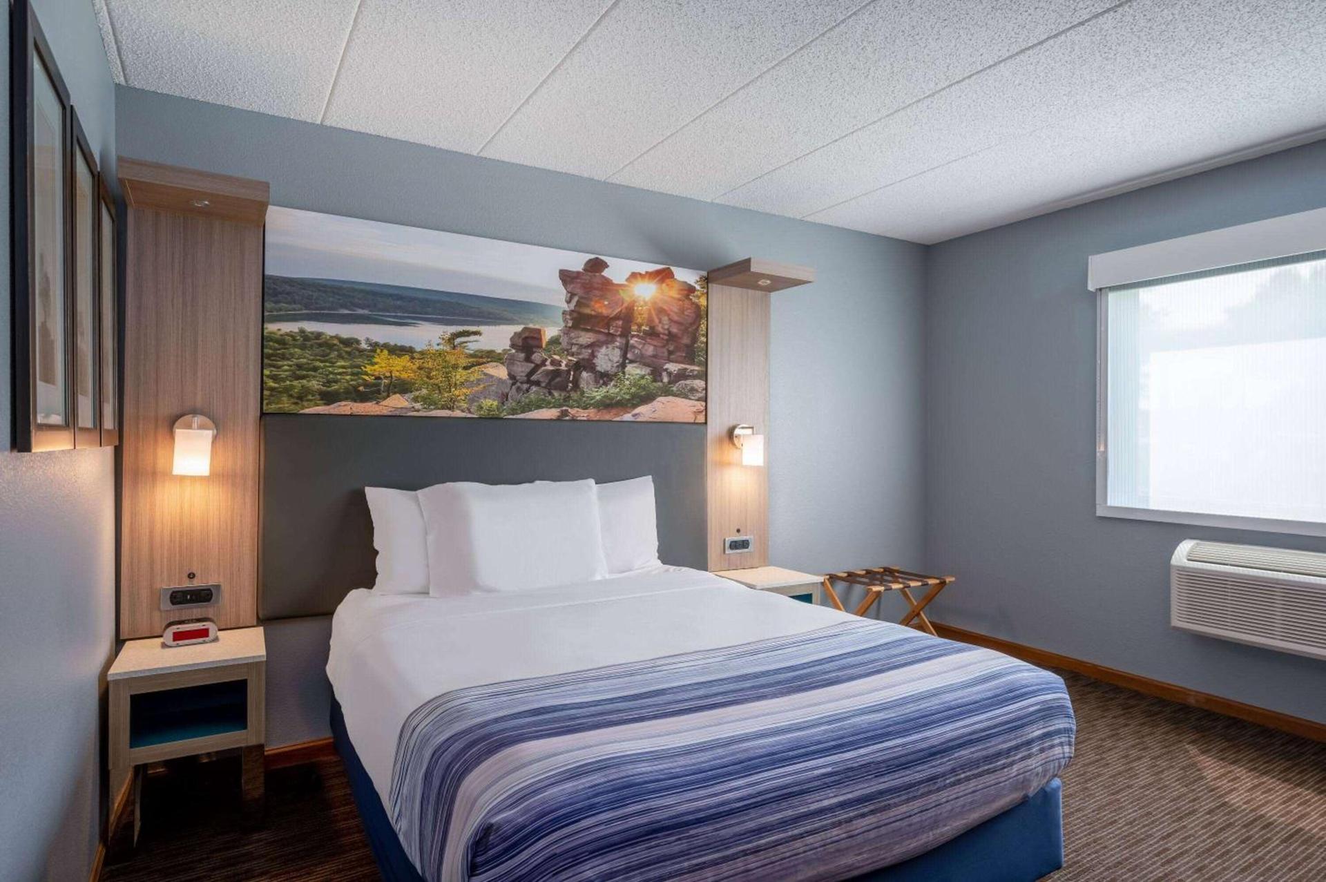 AmericInn by Wyndham Eau Claire photo 15