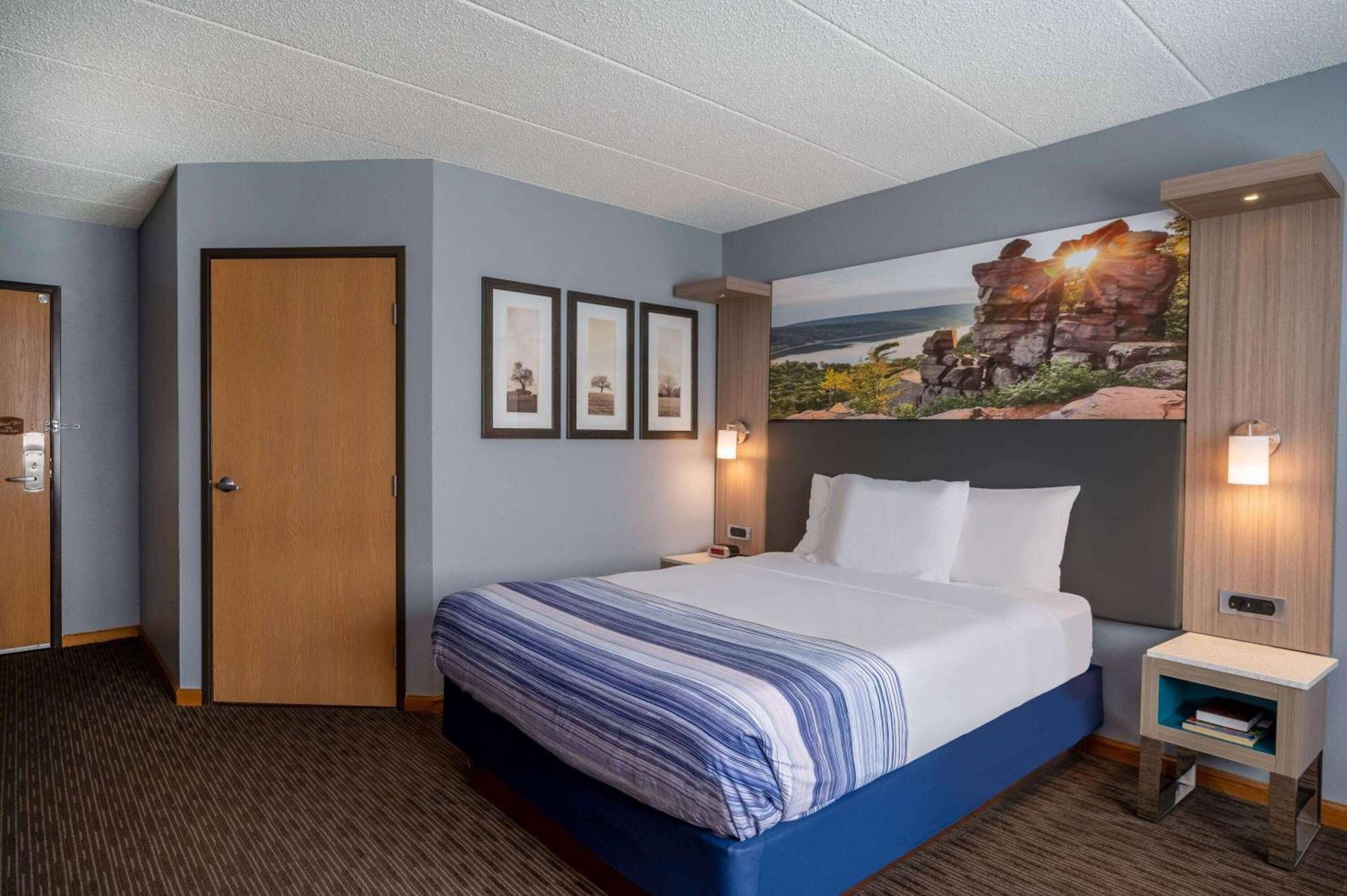 AmericInn by Wyndham Eau Claire photo 16