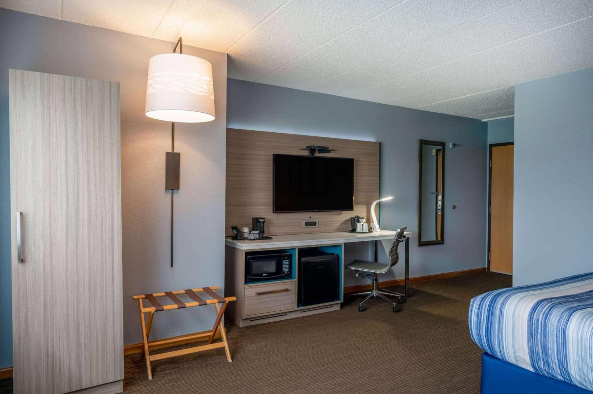 AmericInn by Wyndham Eau Claire photo 17