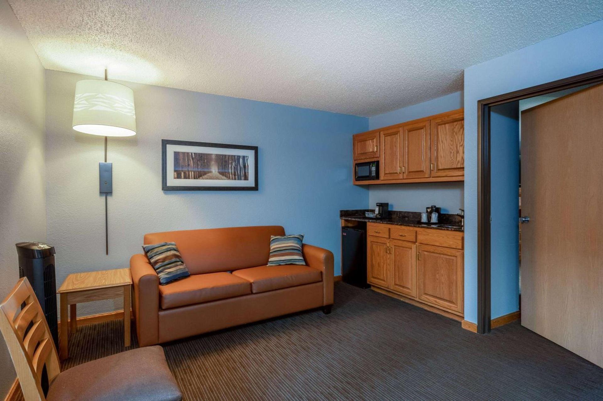 AmericInn by Wyndham Eau Claire photo 23