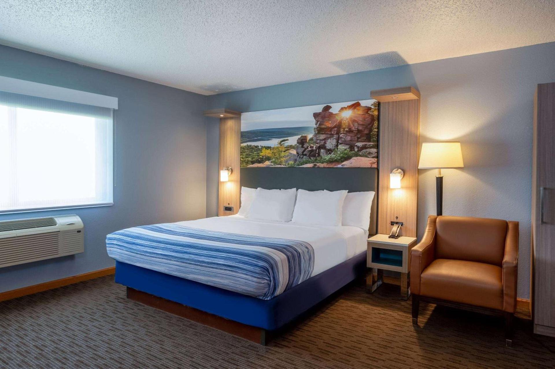 AmericInn by Wyndham Eau Claire photo 27