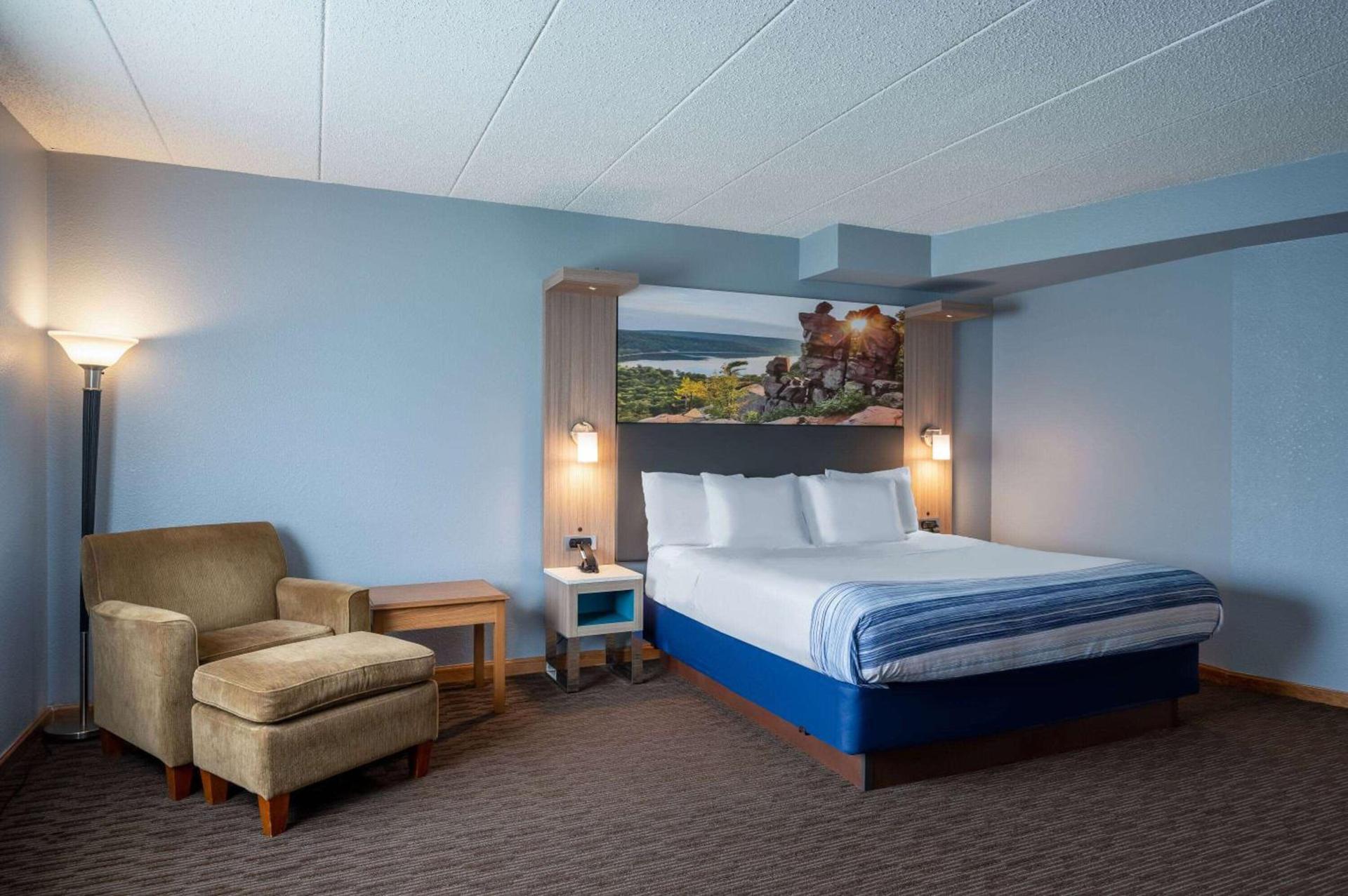 AmericInn by Wyndham Eau Claire photo 30
