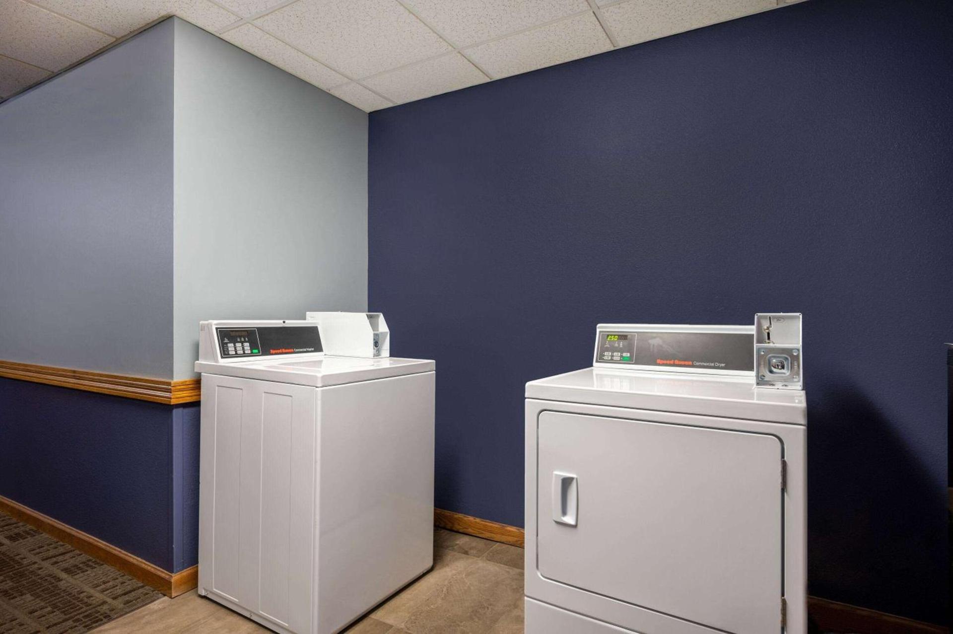 AmericInn by Wyndham Eau Claire photo 36