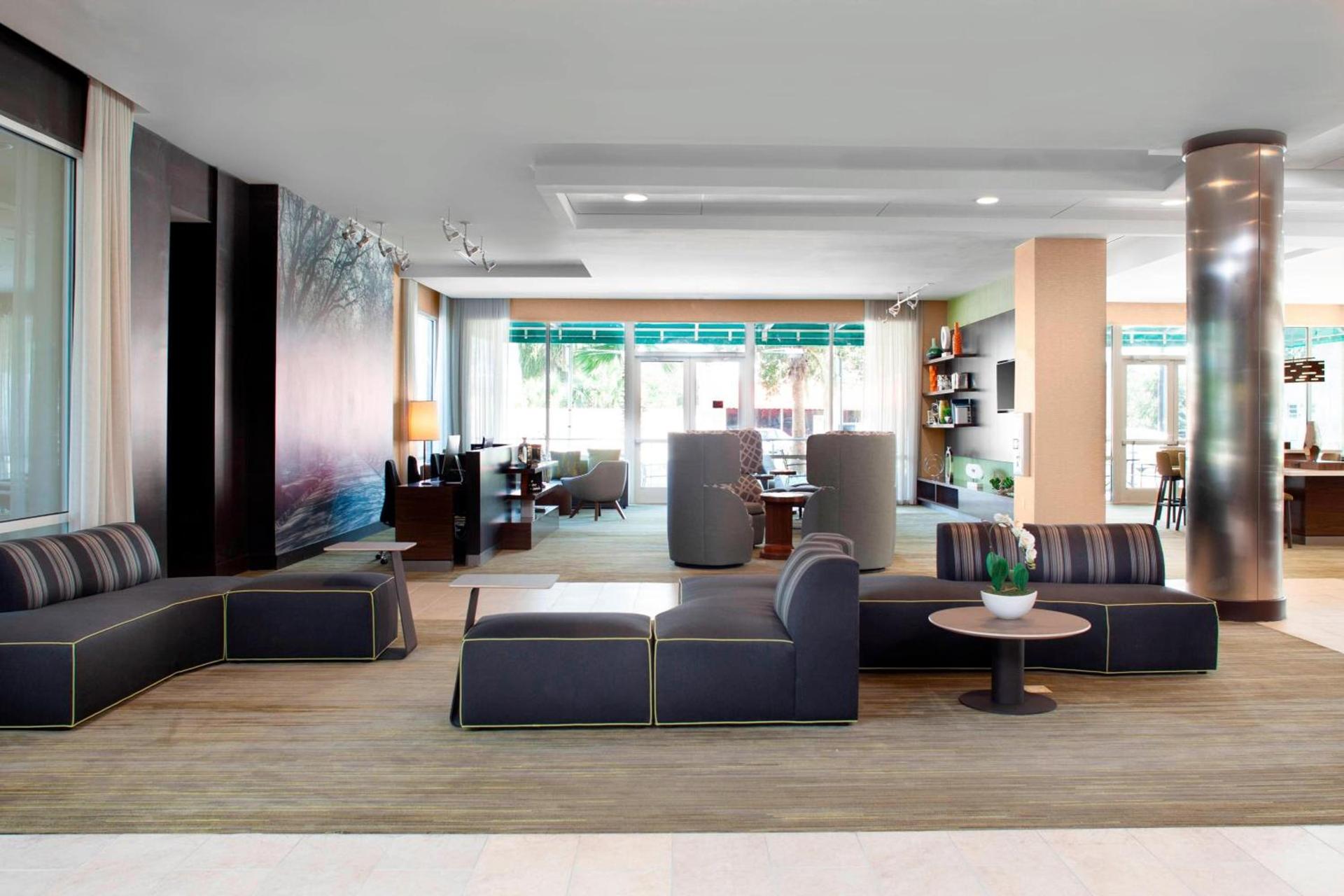 Courtyard by Marriott DeLand Historic Downtown photo 2