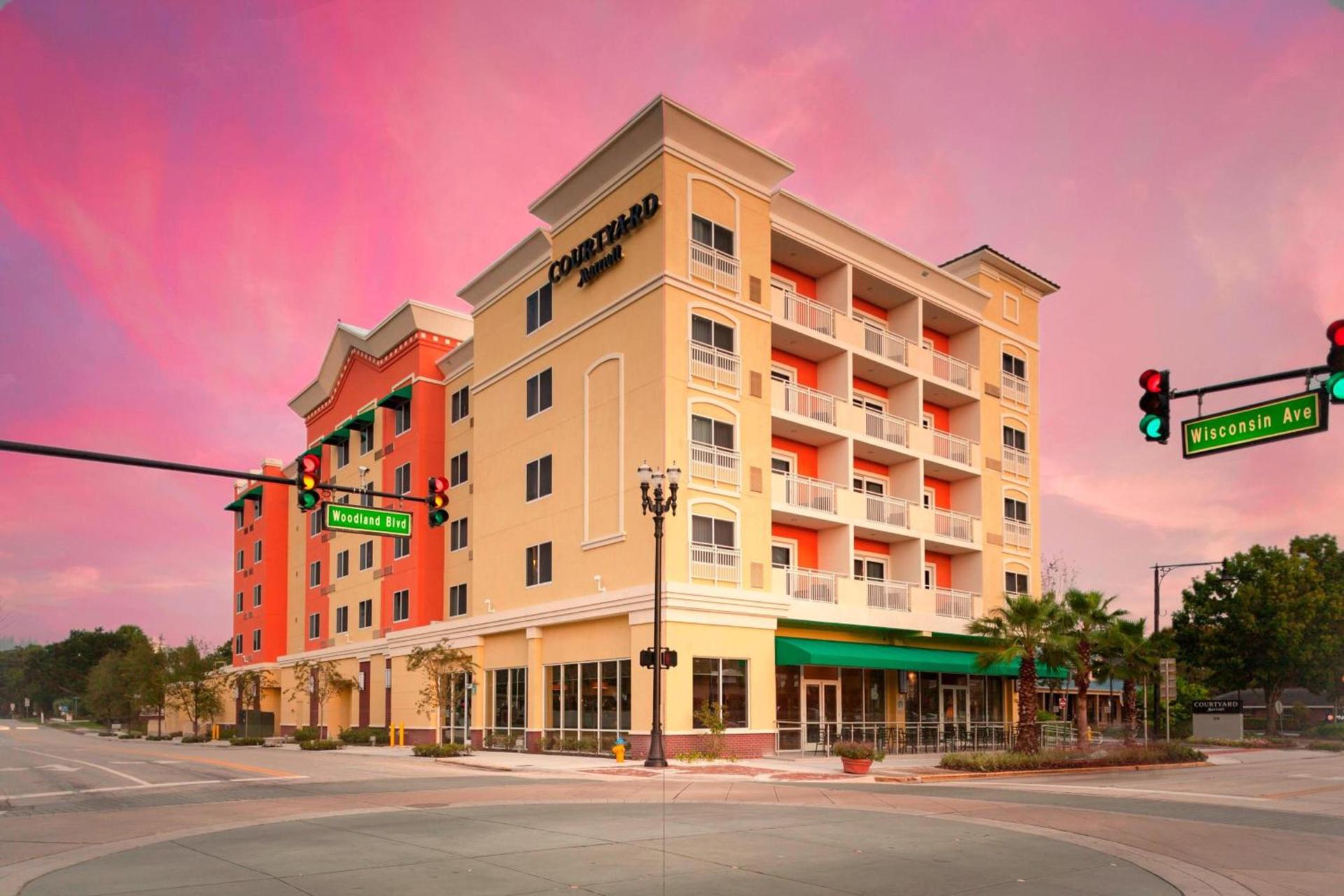 Courtyard by Marriott DeLand Historic Downtown photo 3
