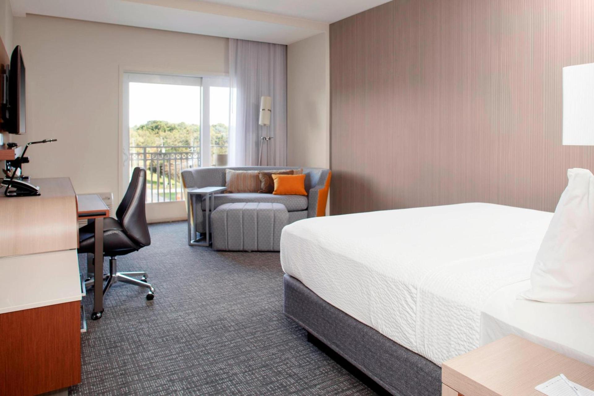 Courtyard by Marriott DeLand Historic Downtown photo 8
