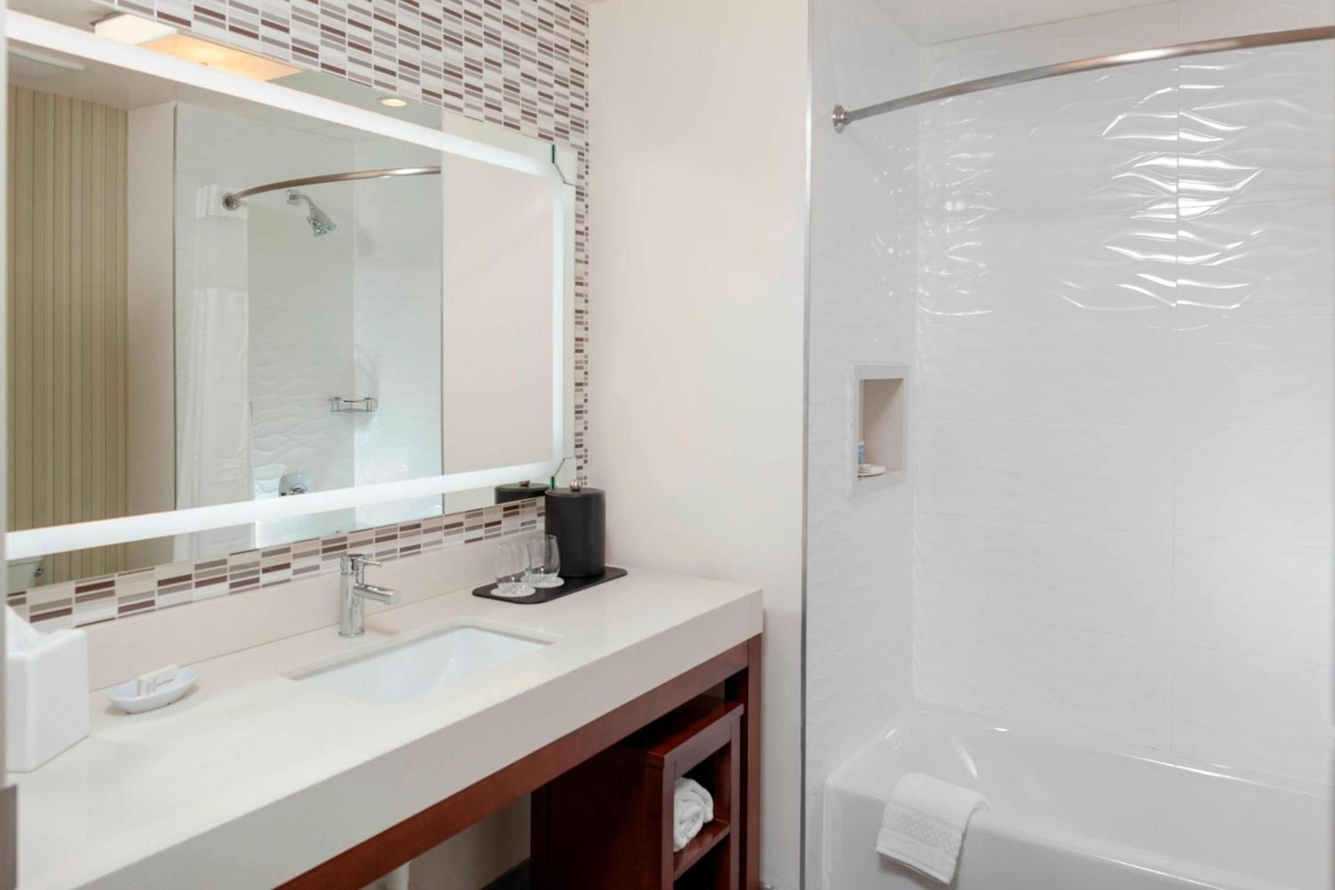 Courtyard by Marriott DeLand Historic Downtown photo 11