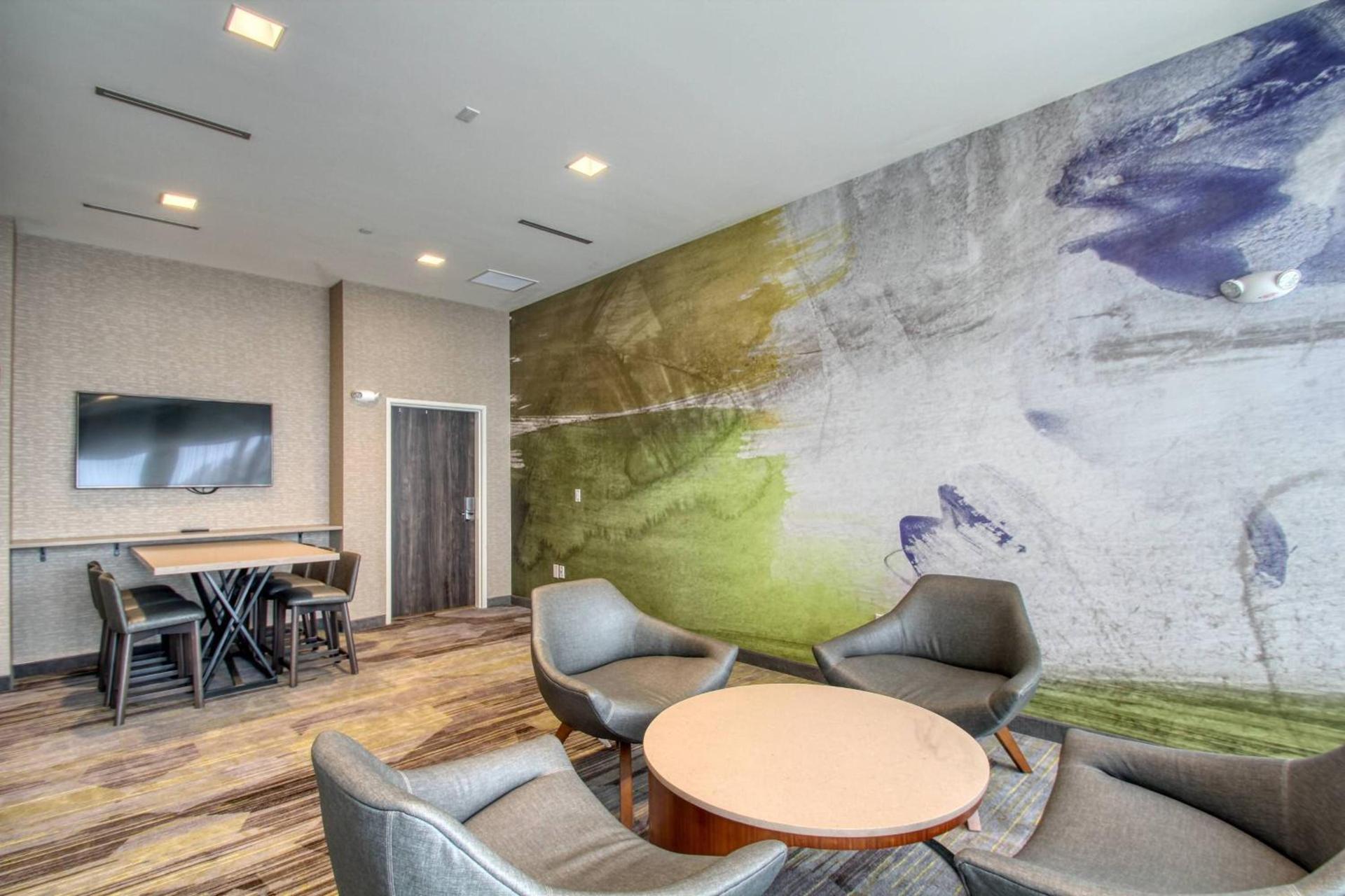Courtyard by Marriott Fargo photo 68