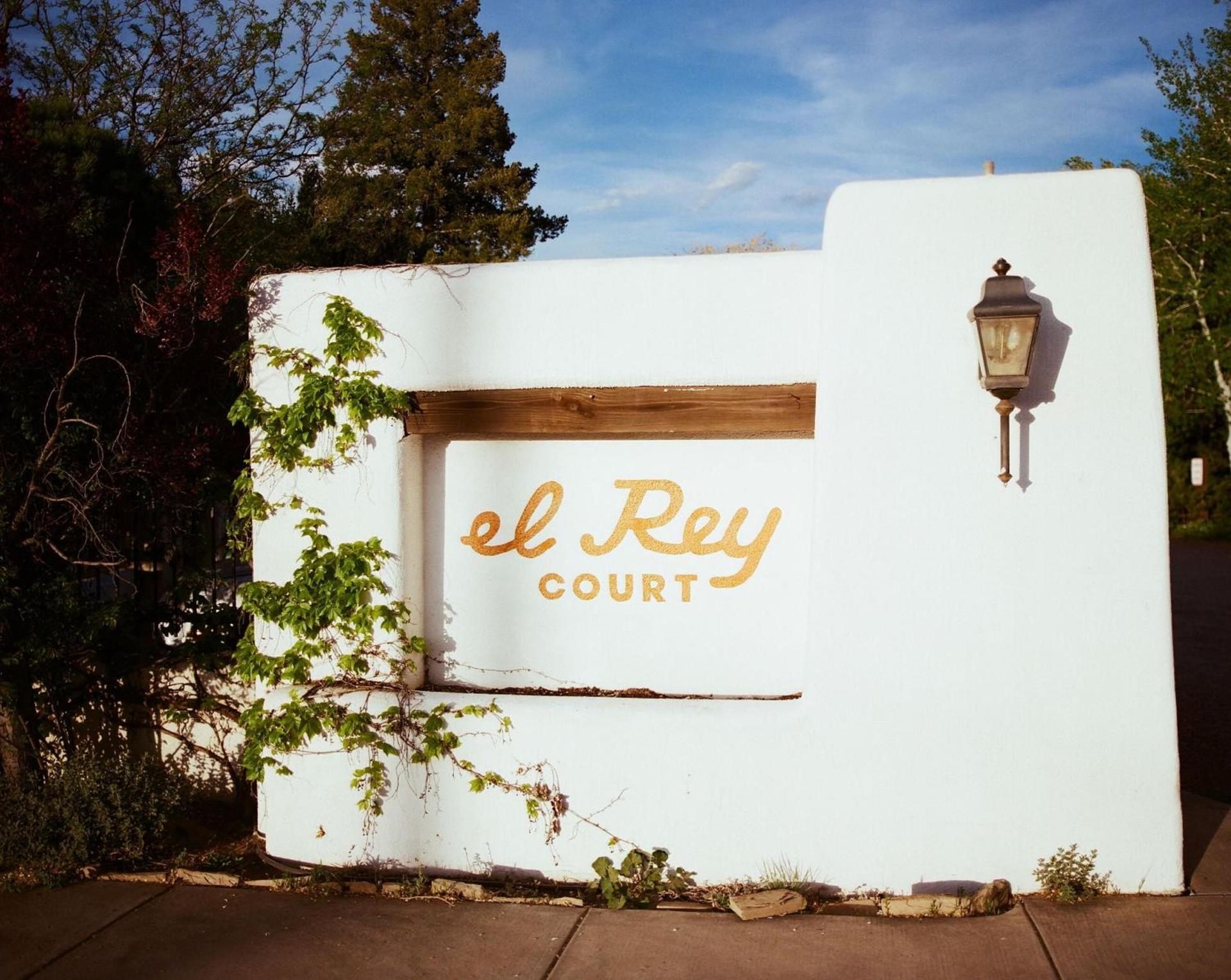 El Rey Court photo 20