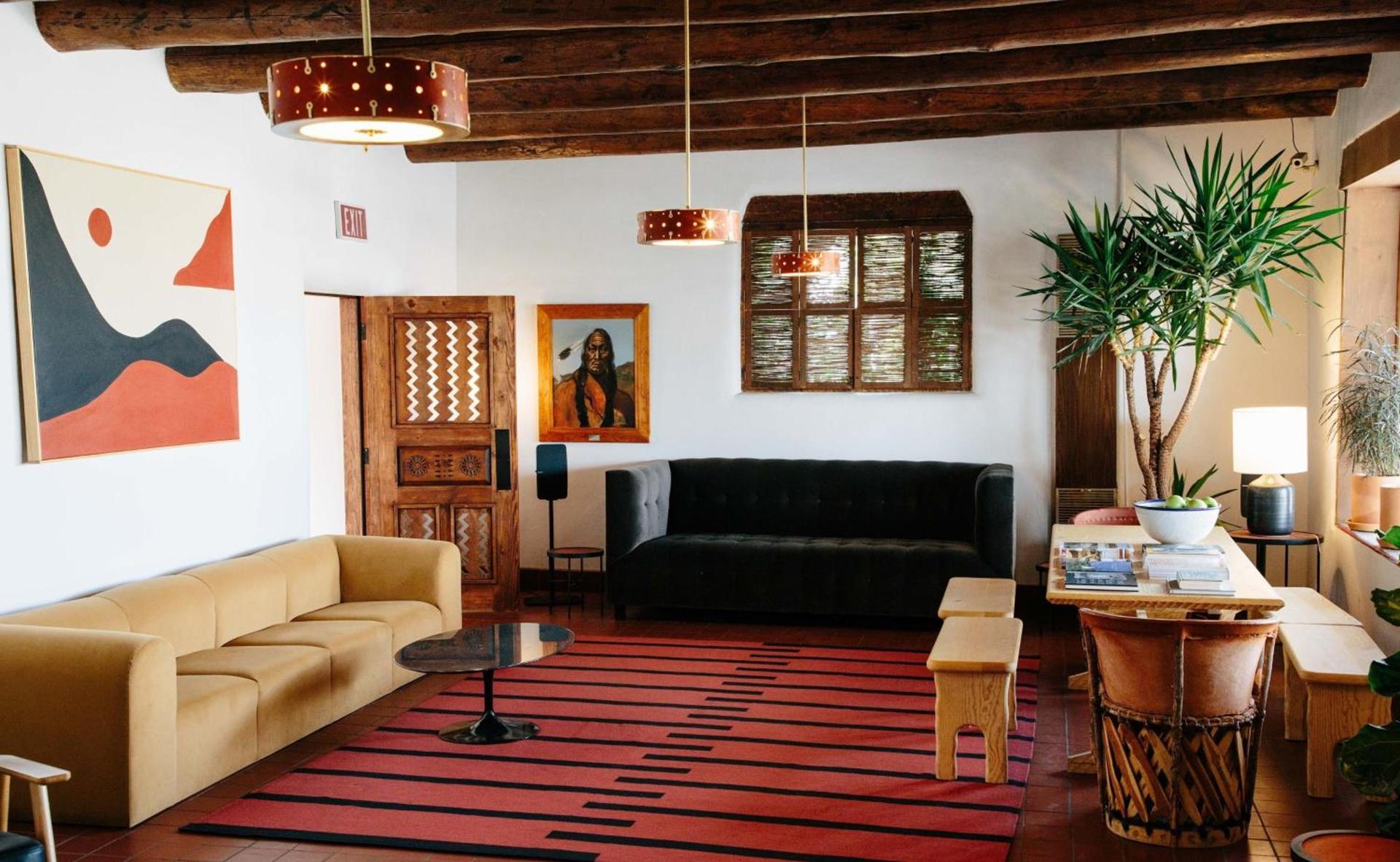 El Rey Court photo 21