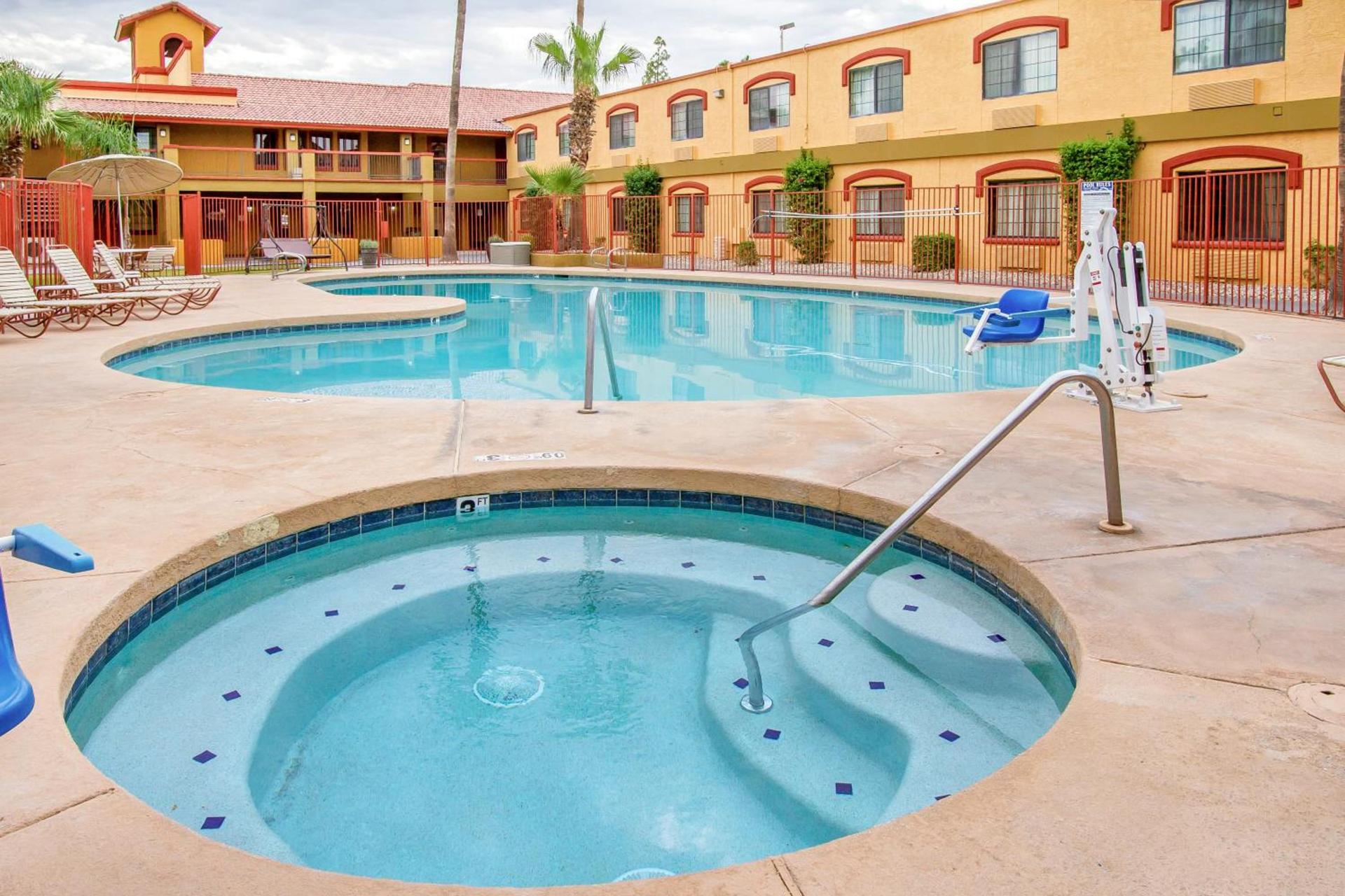 Quality Inn & Suites Goodyear - Phoenix West photo 41