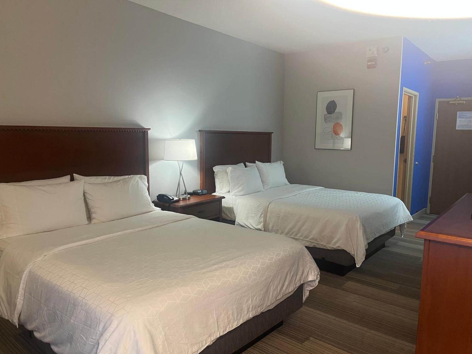 Holiday Inn Express Hotel & Suites Sioux Falls At Empire Mall by IHG photo 15