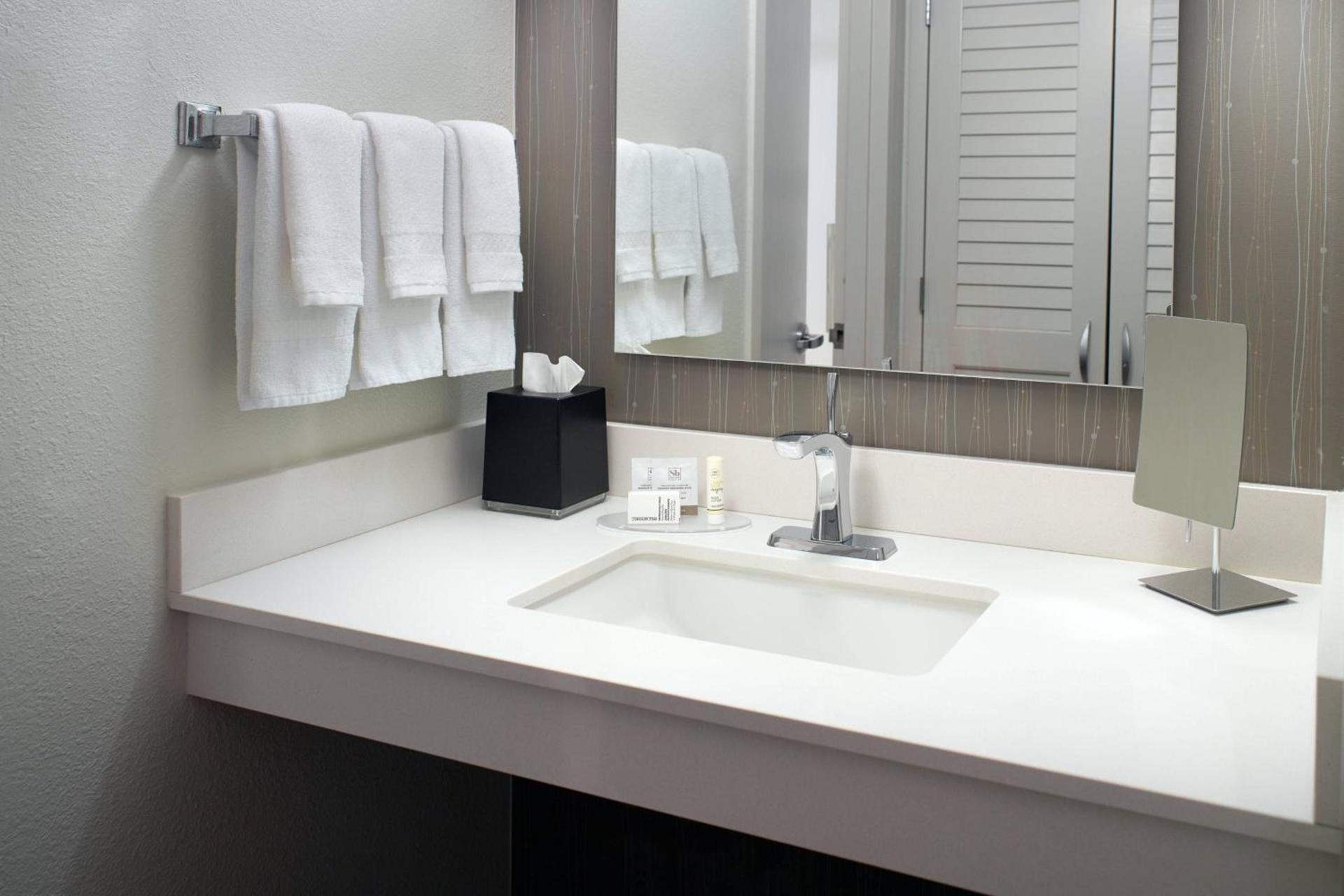 Courtyard by Marriott Atlanta Airport South/Sullivan Road photo 11
