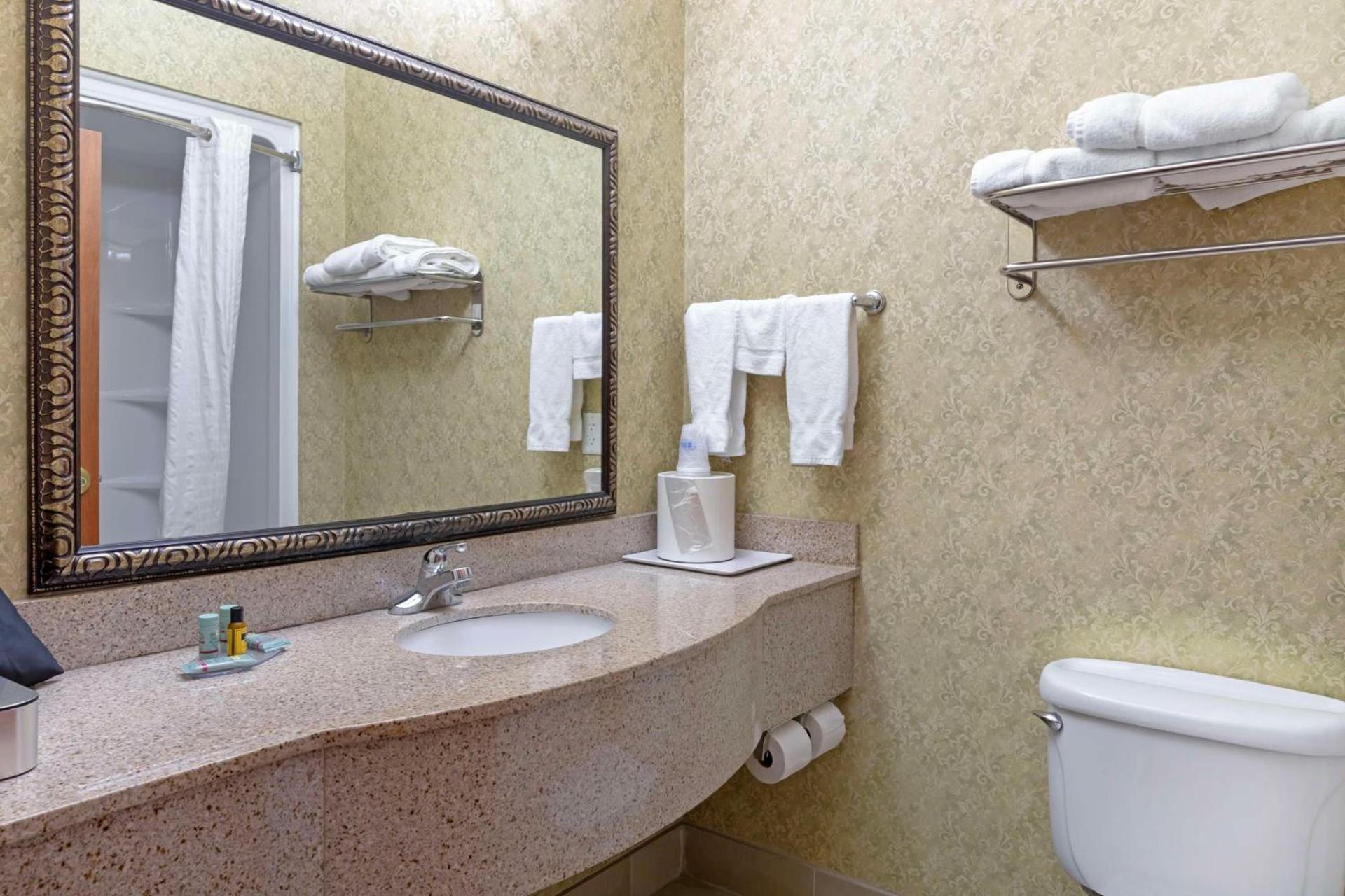 Best Western Plus Bradbury Inn and Suites photo 44