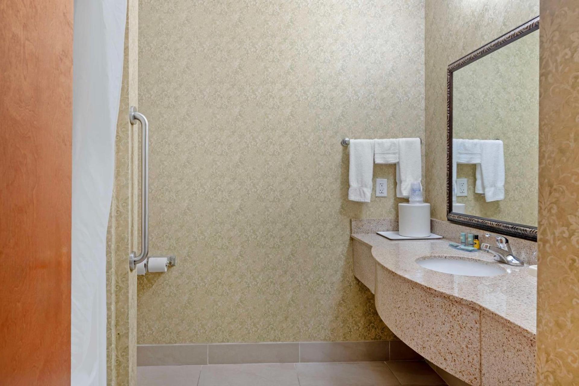 Best Western Plus Bradbury Inn and Suites photo 45