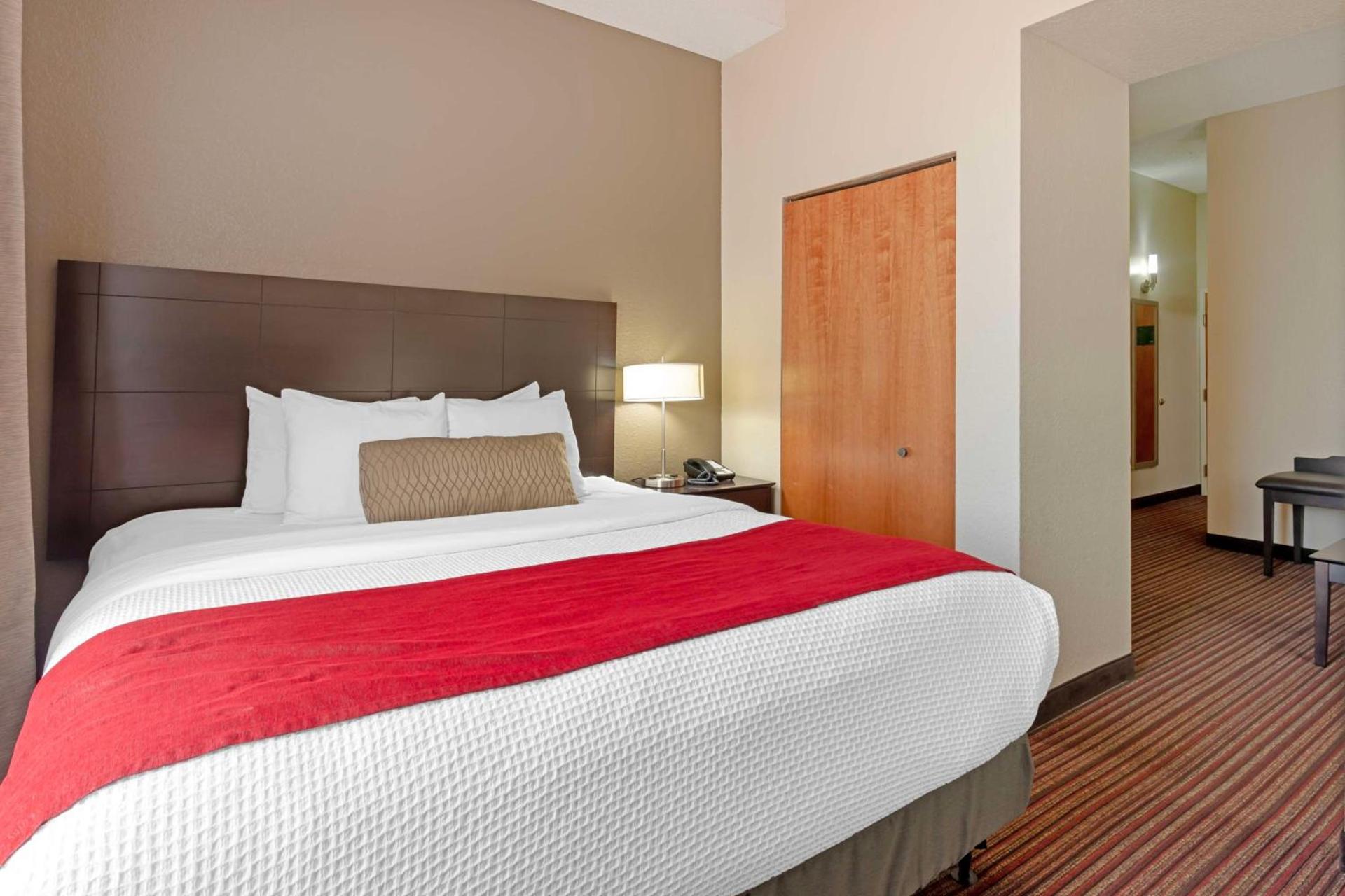 Best Western Plus Bradbury Inn and Suites photo 35