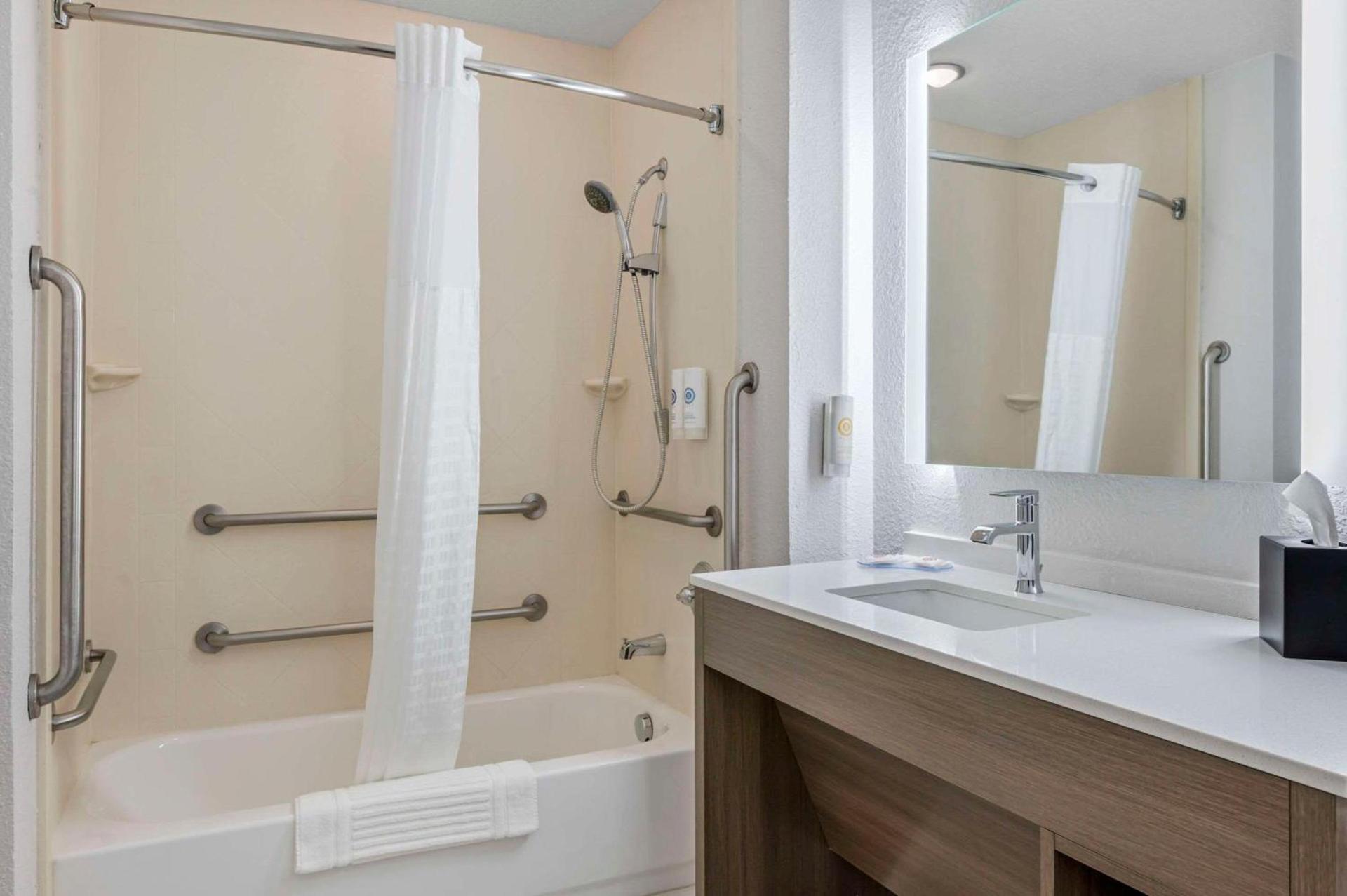 Comfort Suites West Indianapolis - Brownsburg photo 16