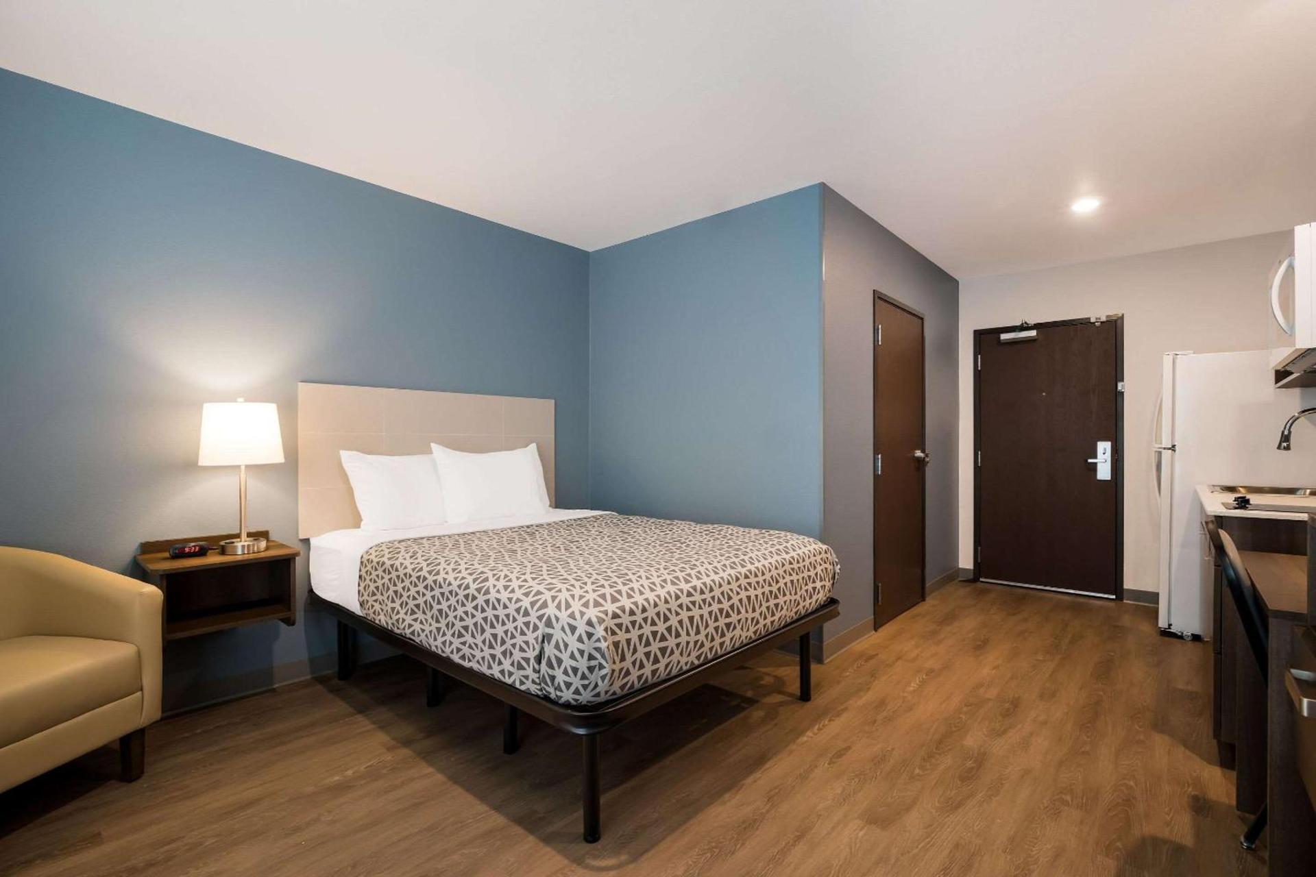 WoodSpring Suites Moreno Valley photo 9