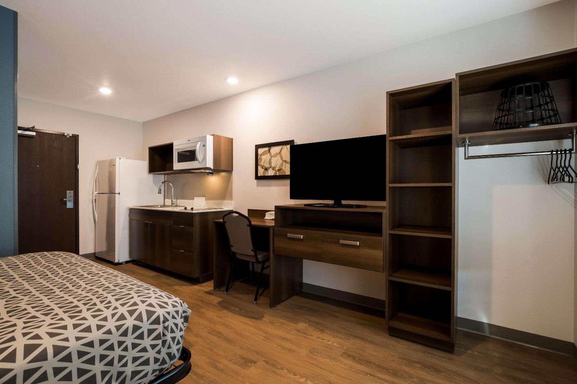WoodSpring Suites Moreno Valley photo 11