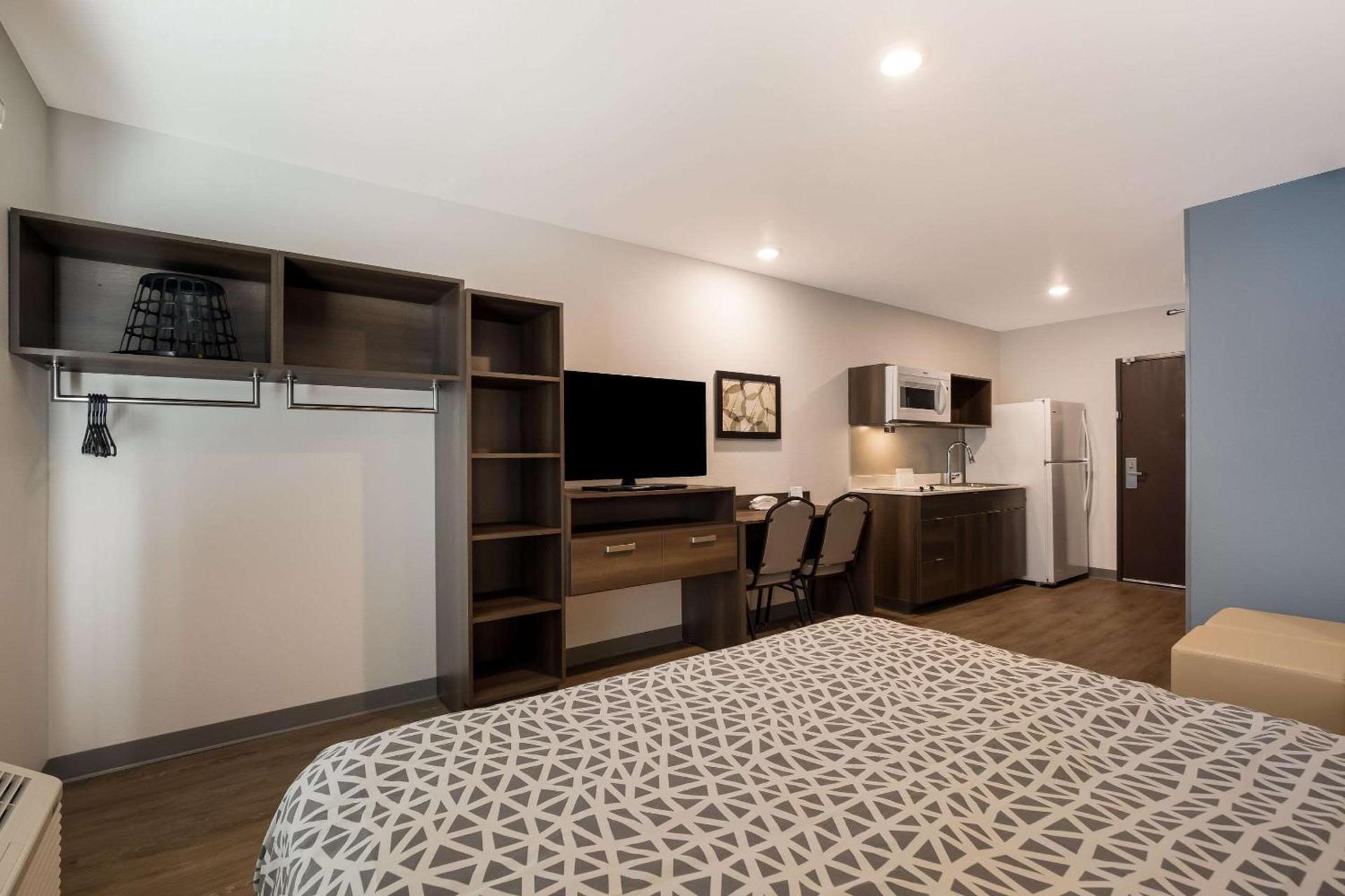 WoodSpring Suites Moreno Valley photo 13