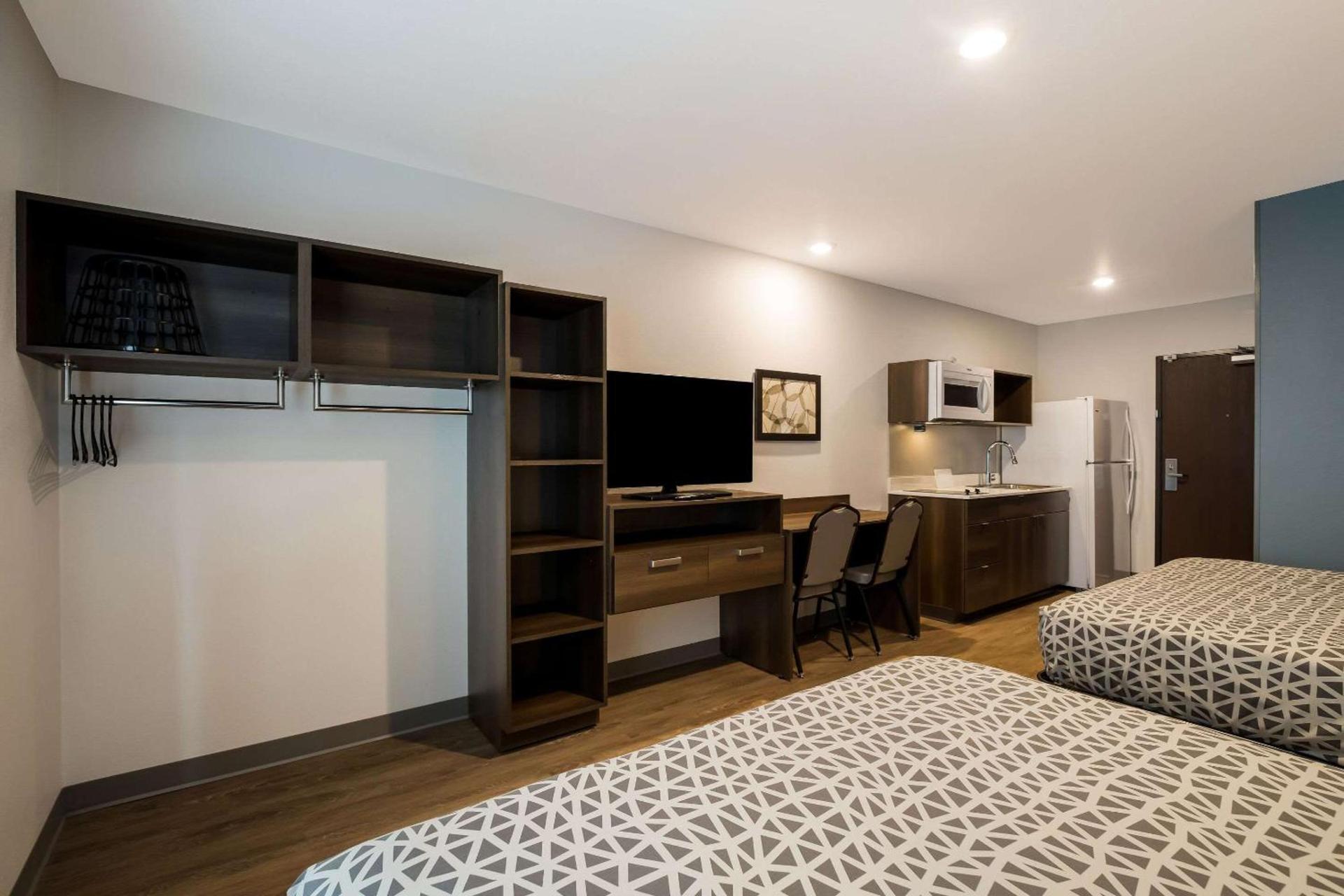 WoodSpring Suites Moreno Valley photo 17