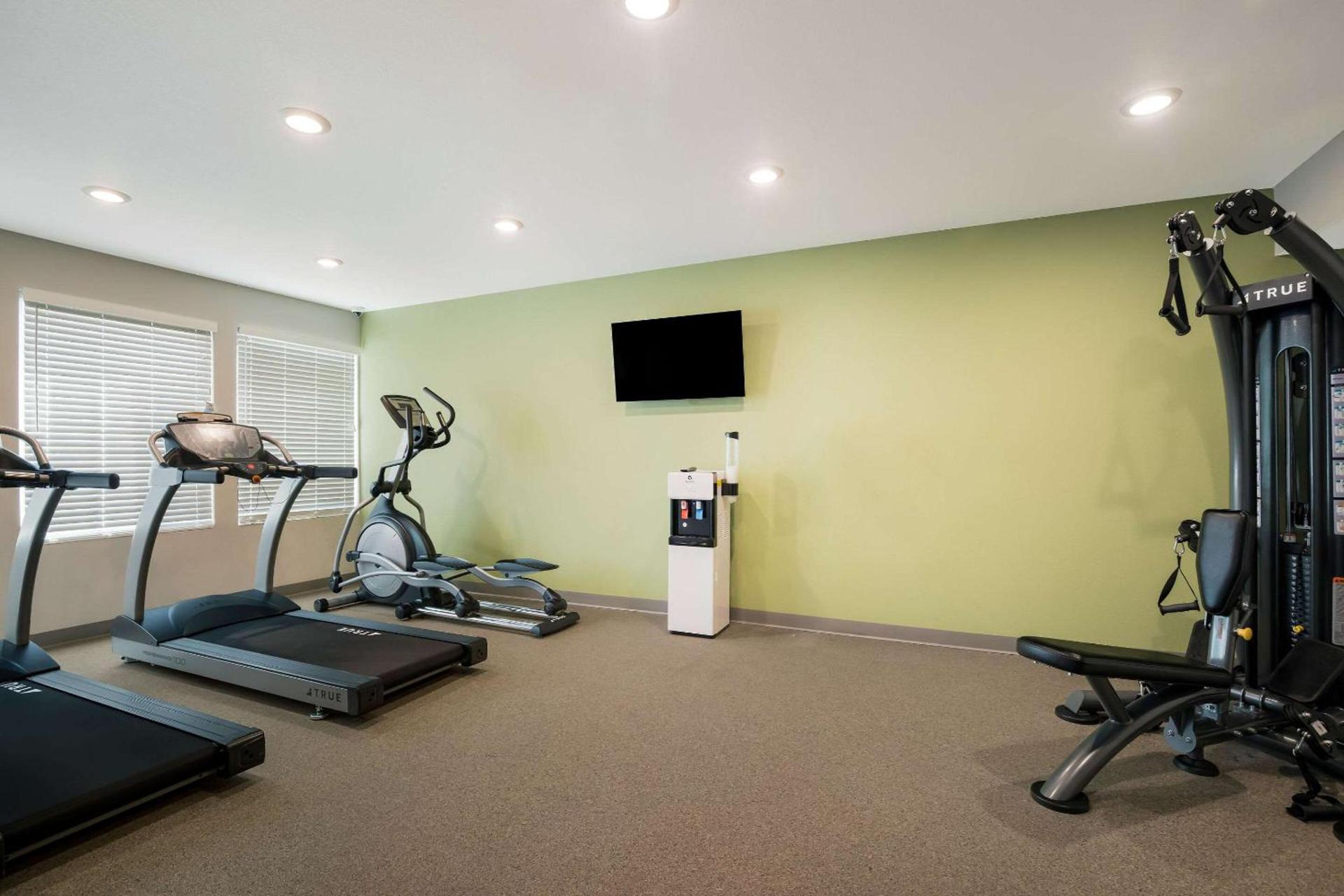 WoodSpring Suites Moreno Valley photo 23