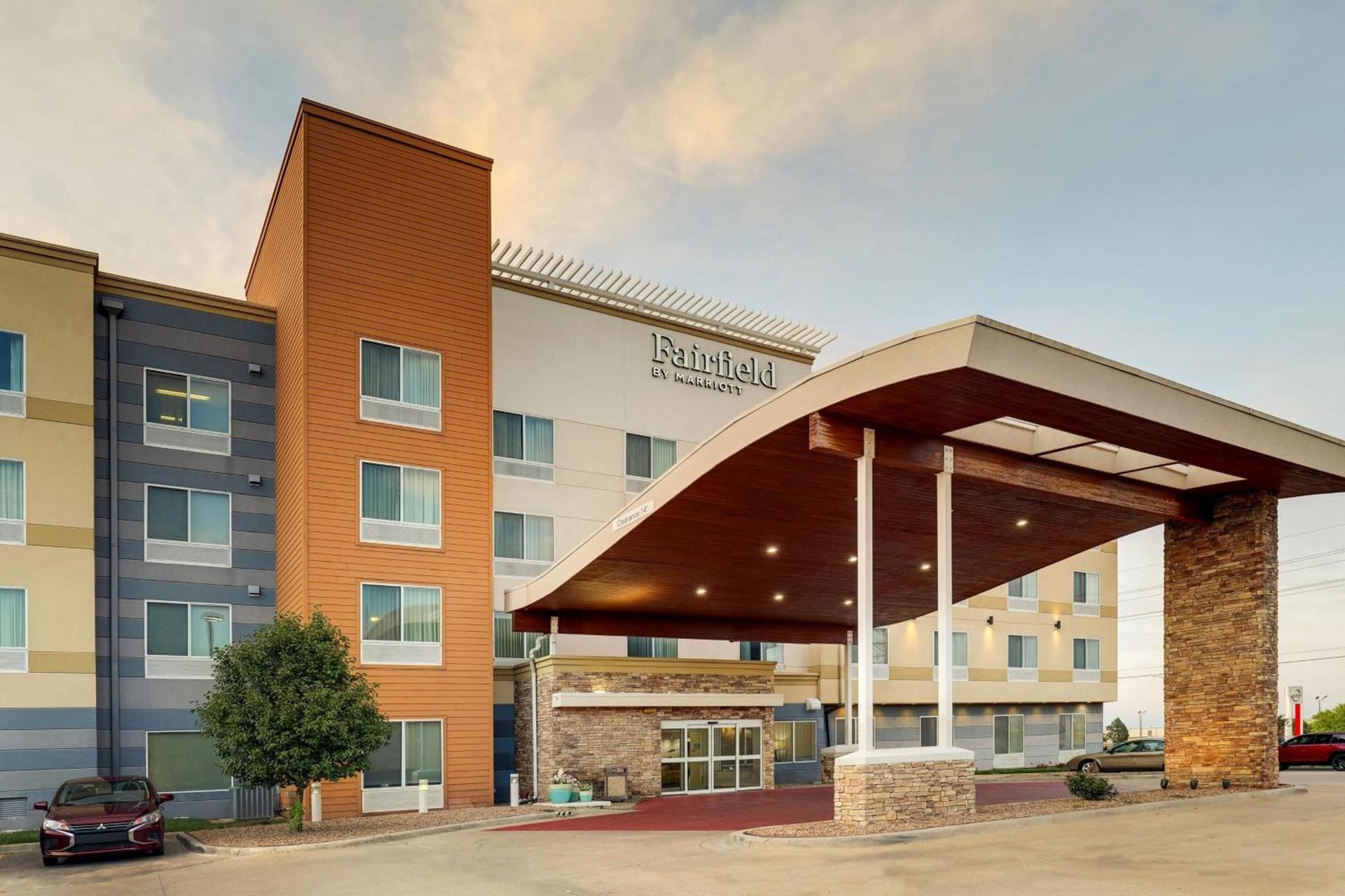 Fairfield Inn and Suites Hutchinson photo 2