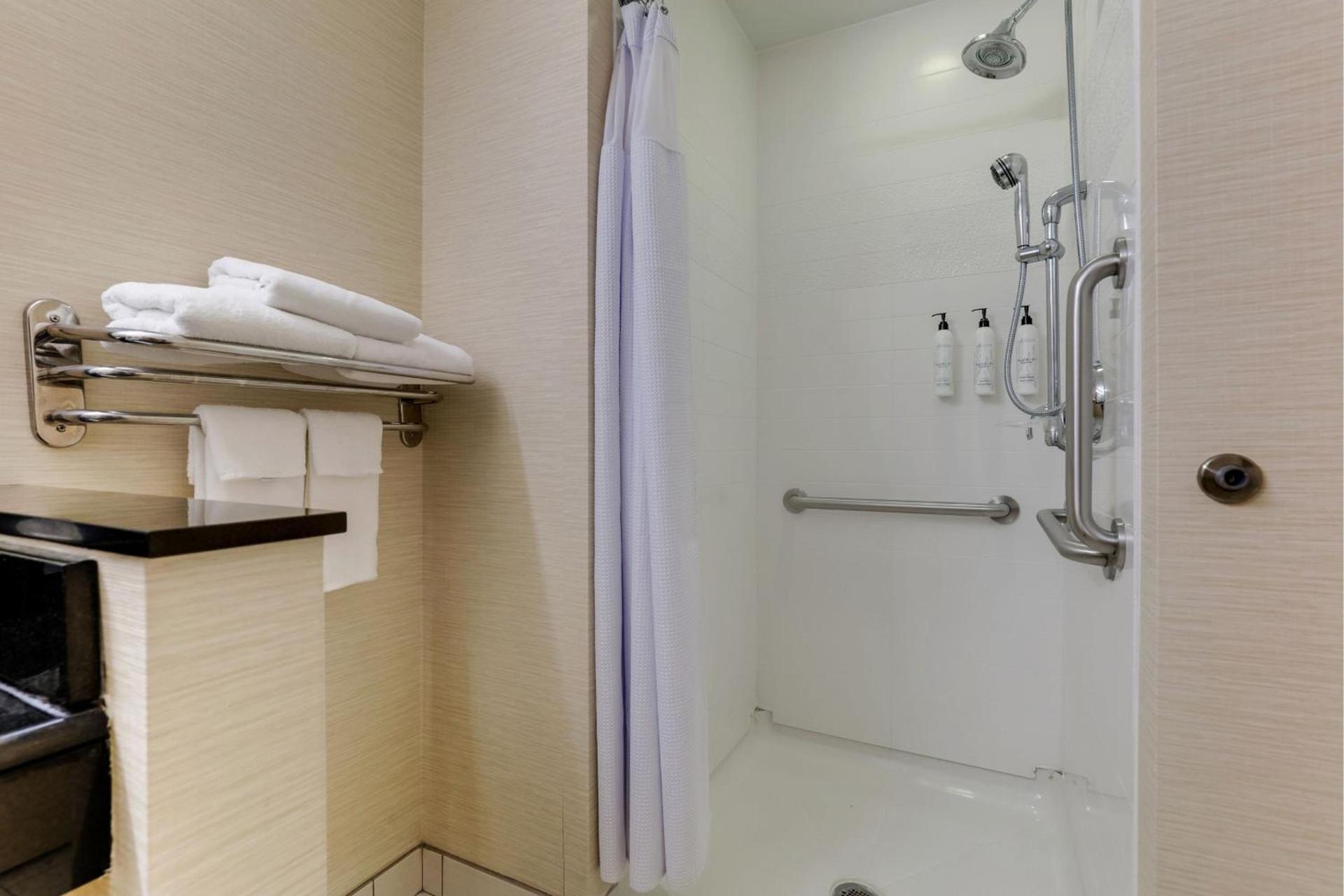 Fairfield Inn and Suites Hutchinson photo 17