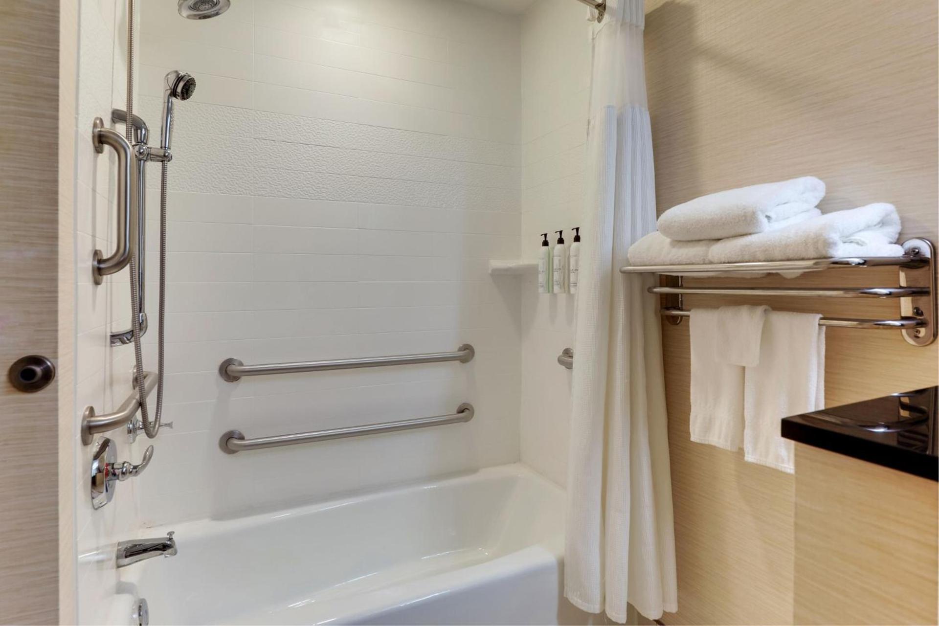 Fairfield Inn and Suites Hutchinson photo 18